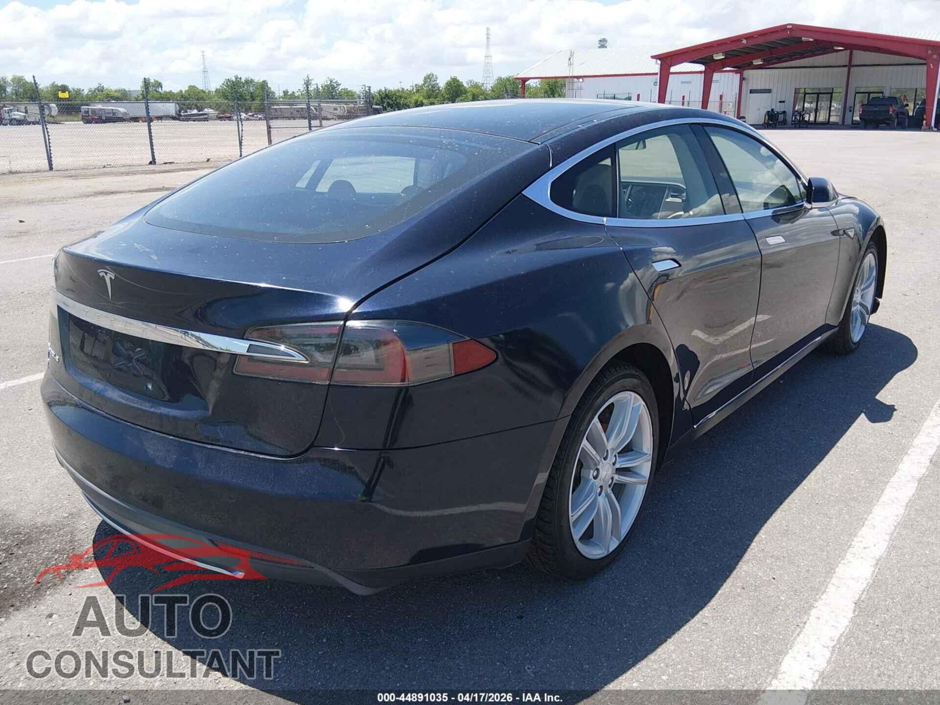 TESLA MODEL S 2014 - 5YJSA1H10EFP43579