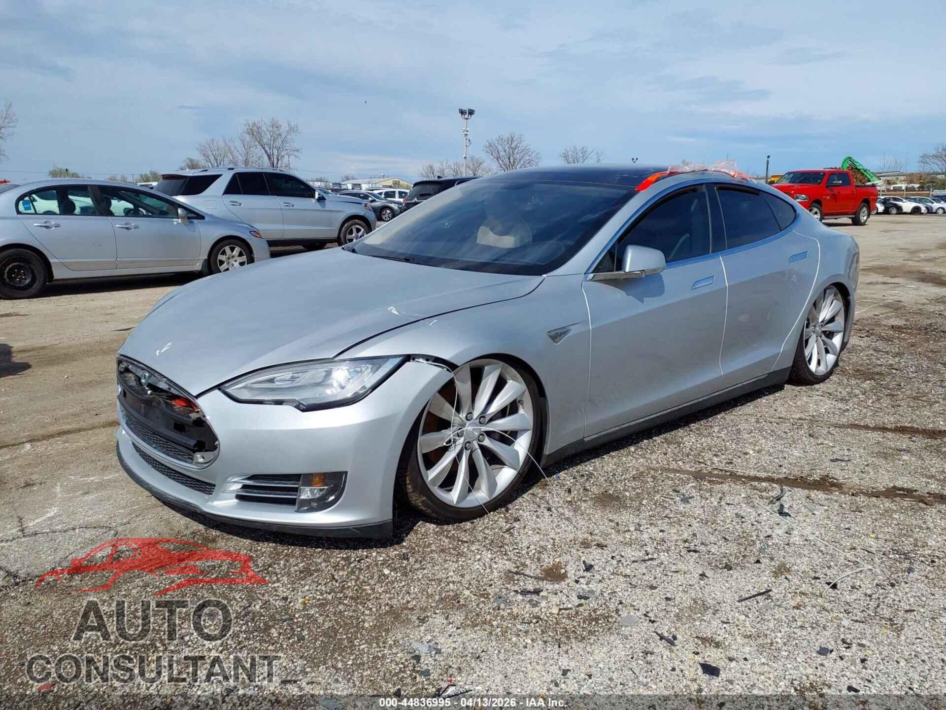 TESLA MODEL S 2013 - 5YJSA1DP8DFP05798