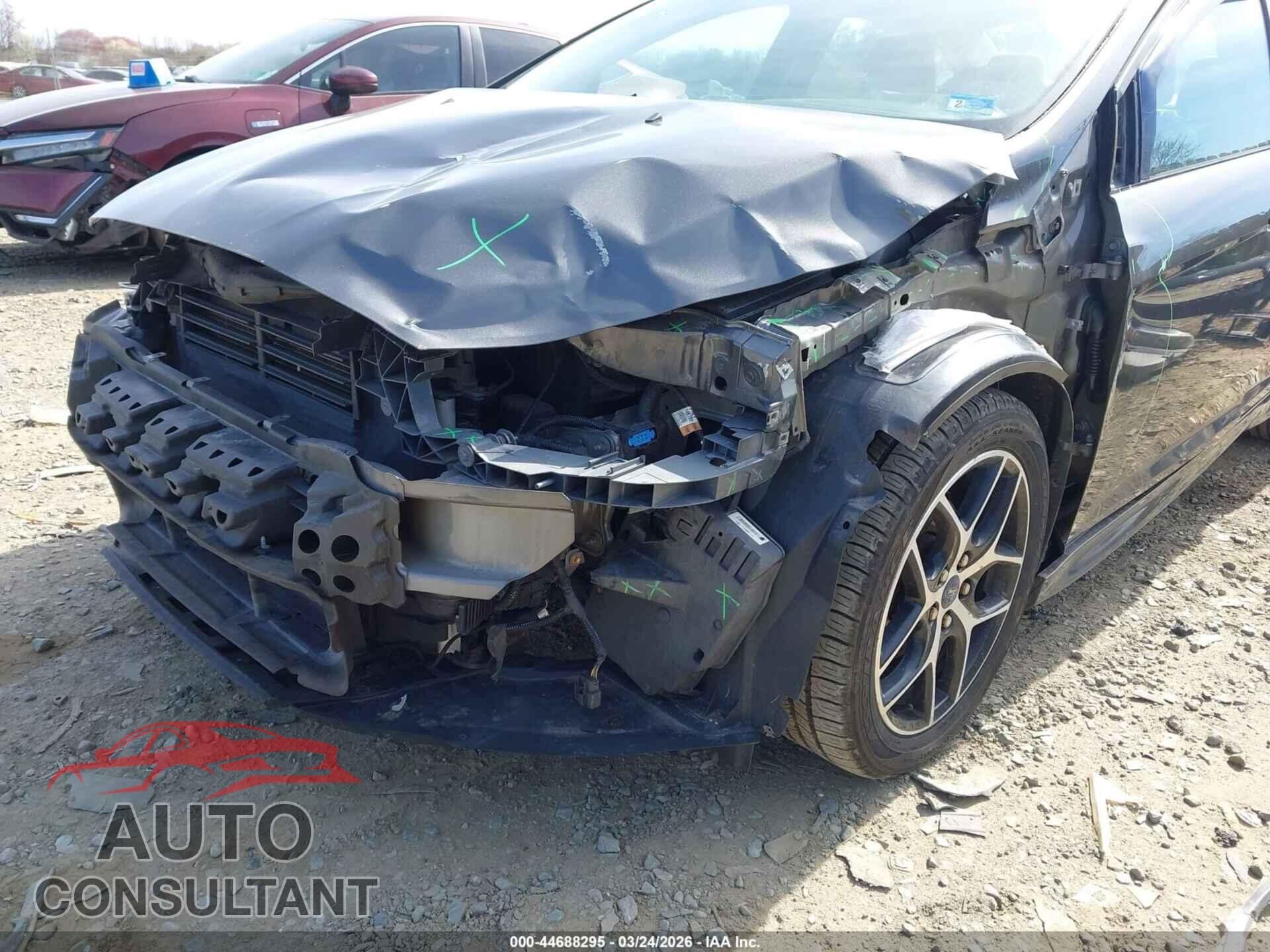 FORD FOCUS 2015 - 1FADP3F20FL366299