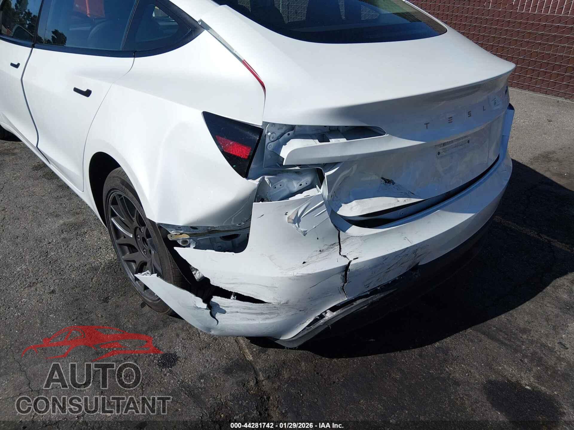 TESLA MODEL 3 2024 - 5YJ3E1EA0RF834774