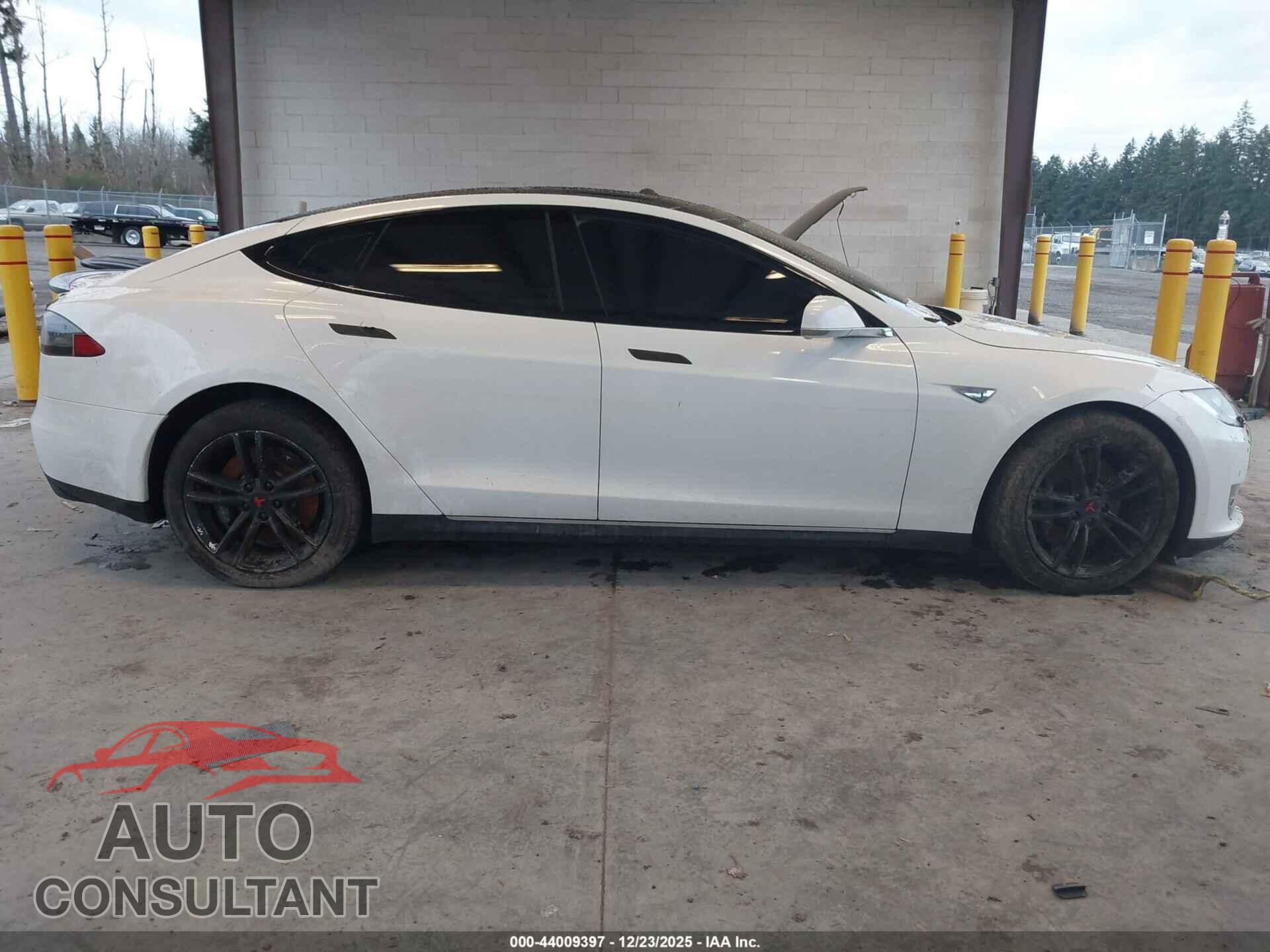 TESLA MODEL S 2012 - 5YJSA1DP5CFS00655