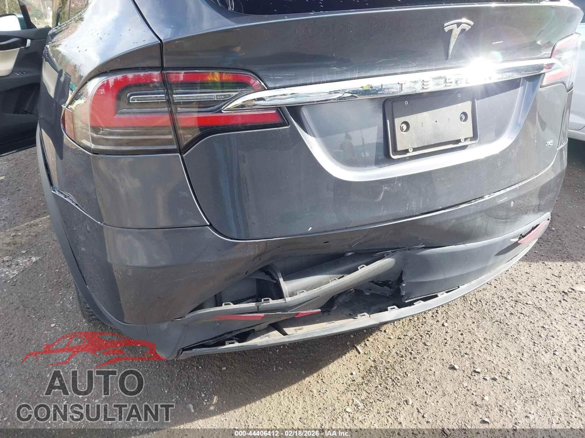 TESLA MODEL X 2018 - 5YJXCAE26JF105229