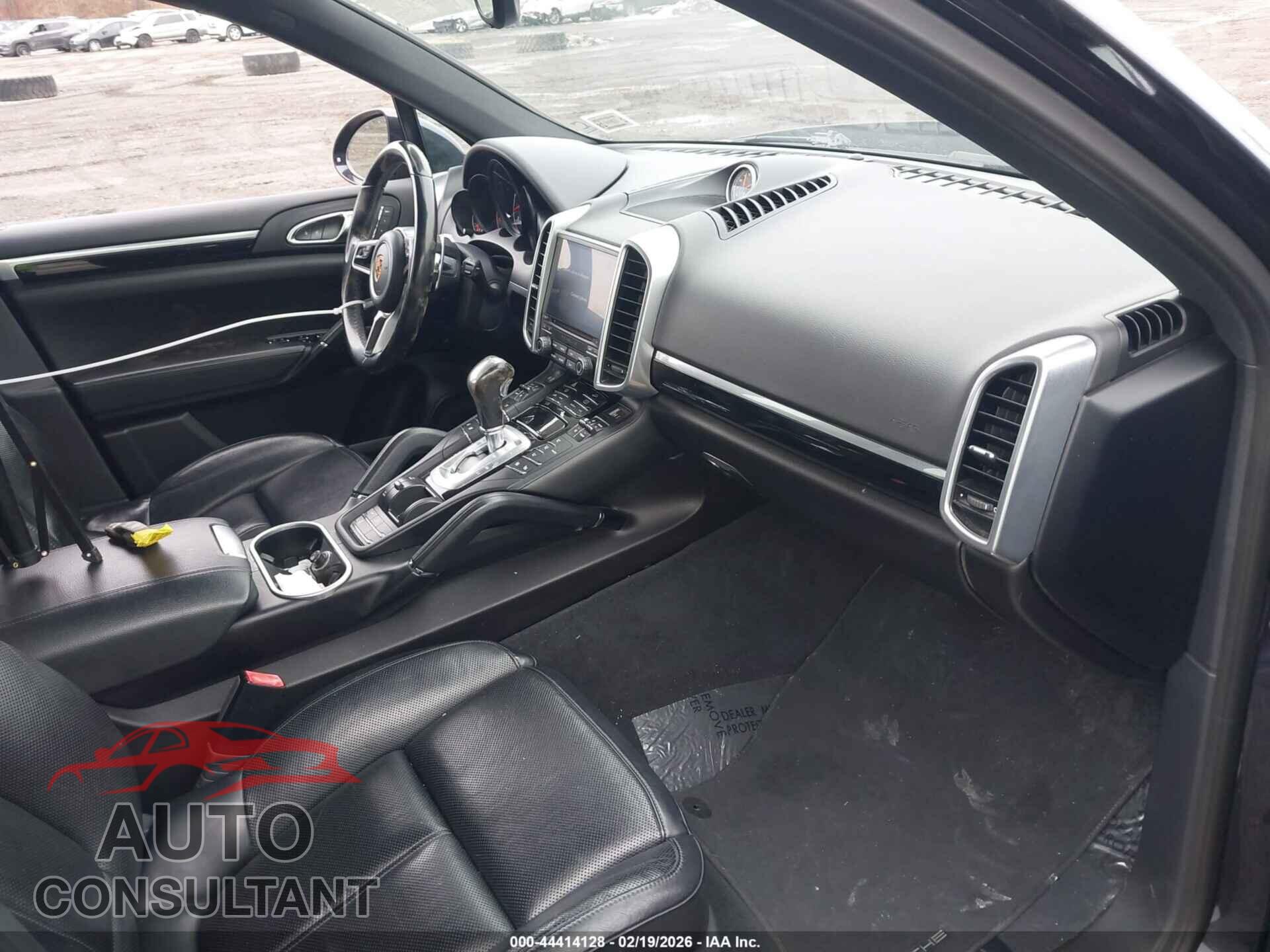 PORSCHE CAYENNE 2017 - WP1AA2A22HKA84513