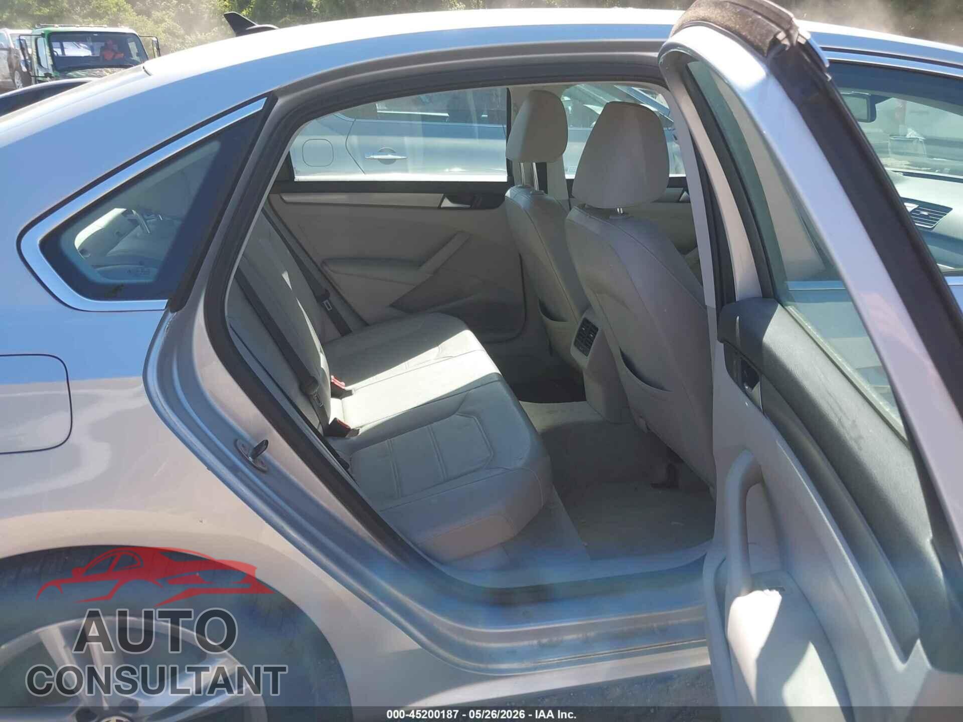 VOLKSWAGEN PASSAT 2014 - 1VWBN7A37EC091380