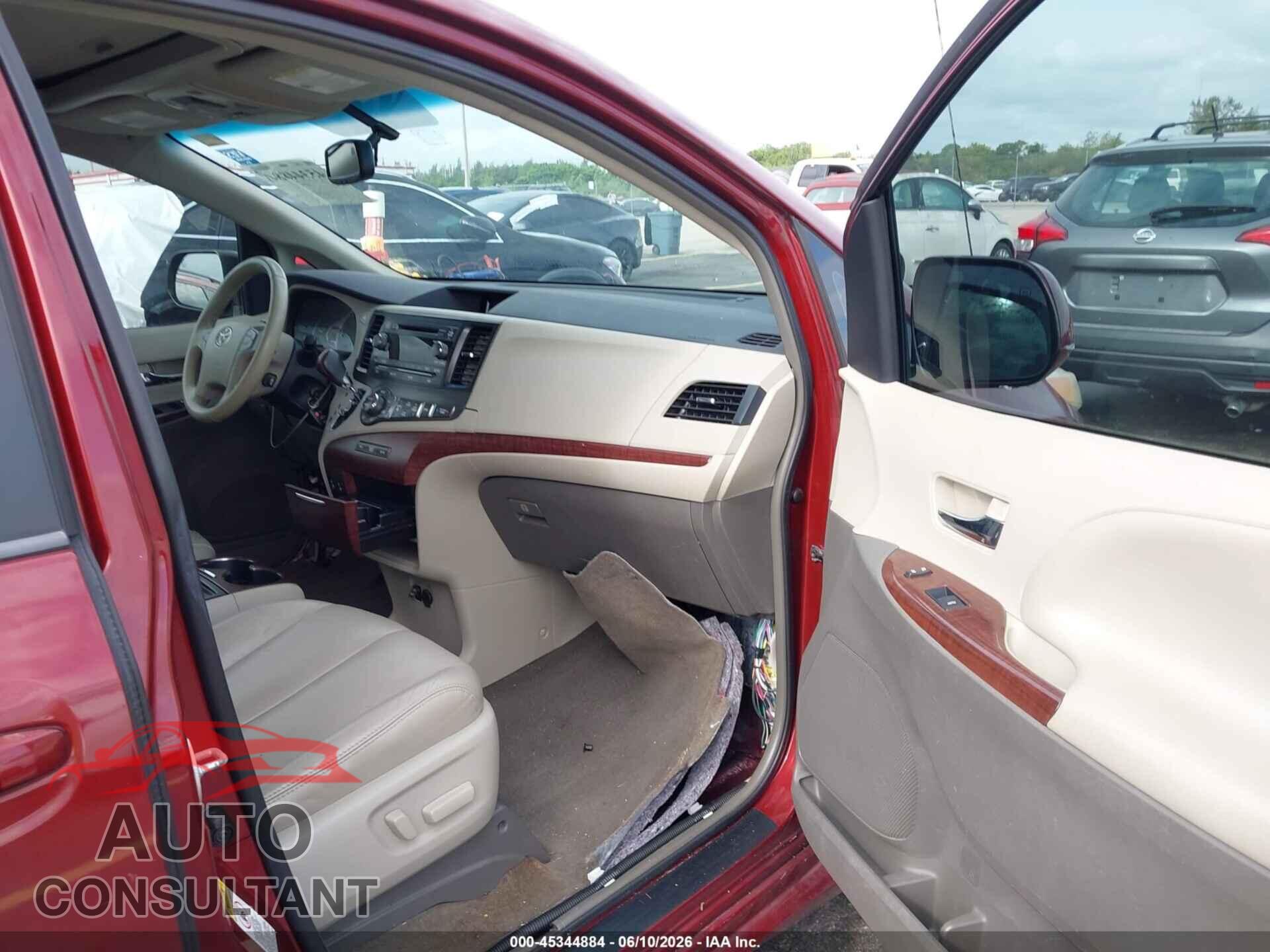 TOYOTA SIENNA 2013 - 5TDYK3DC8DS377259
