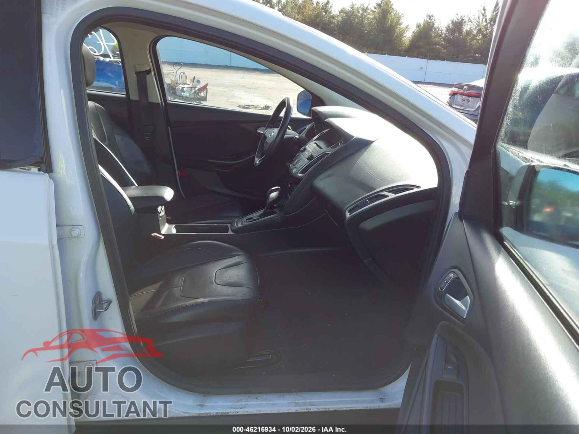 FORD FOCUS 2015 - 1FADP3F20FL305325