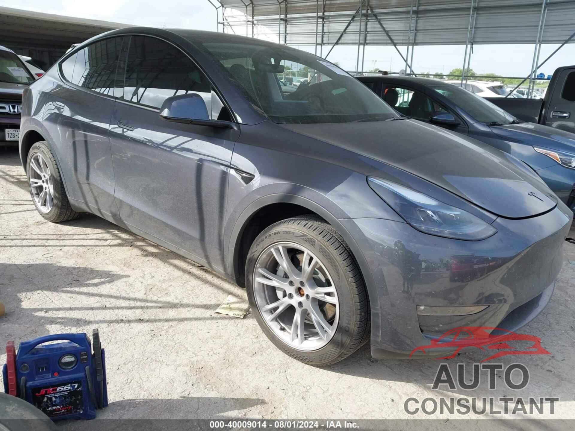 TESLA MODEL Y 2023 - LRWYGDEE9PC032087