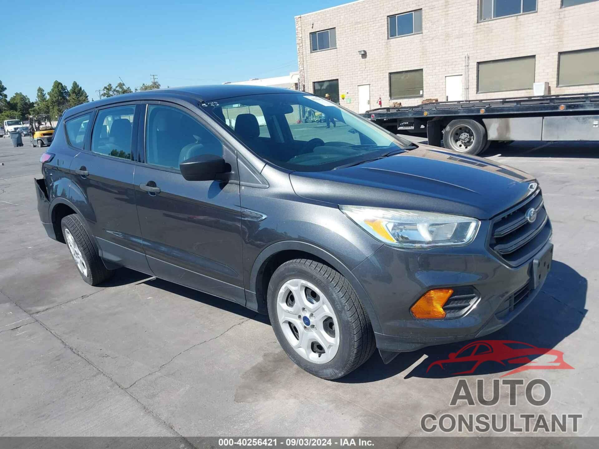 FORD ESCAPE 2017 - 1FMCU0F78HUD77049