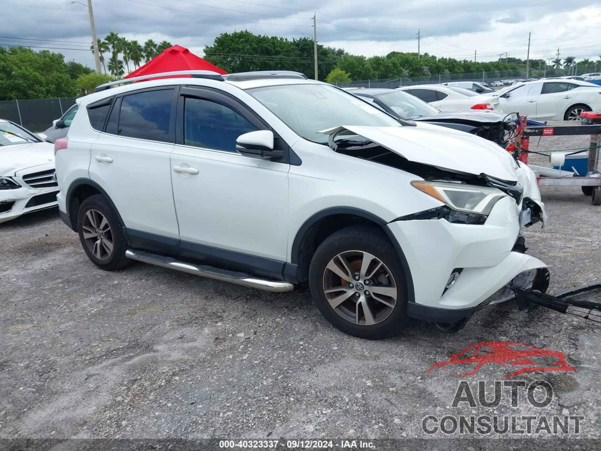 TOYOTA RAV4 2017 - JTMWFREV3HJ104893