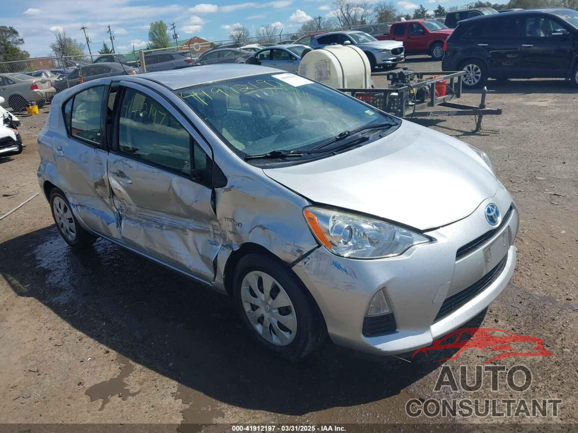 TOYOTA PRIUS C 2014 - JTDKDTB3XE1564696