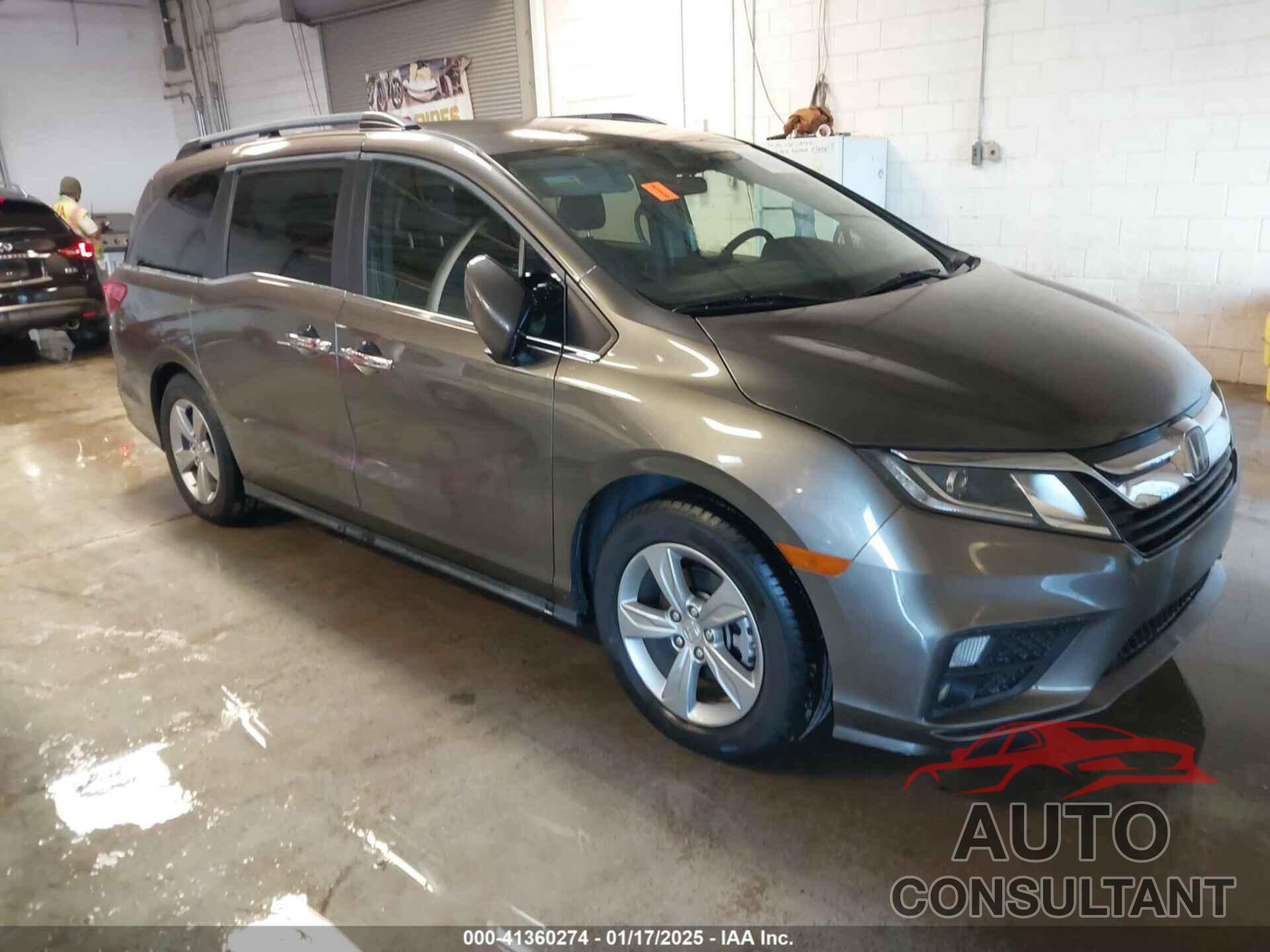 HONDA ODYSSEY 2018 - 5FNRL6H51JB020925