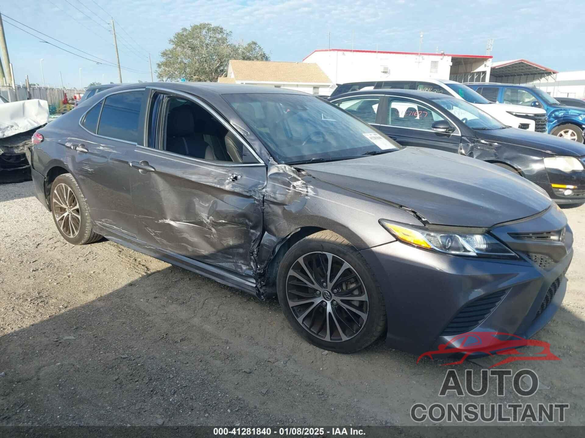 TOYOTA CAMRY 2018 - 4T1B11HK1JU097829