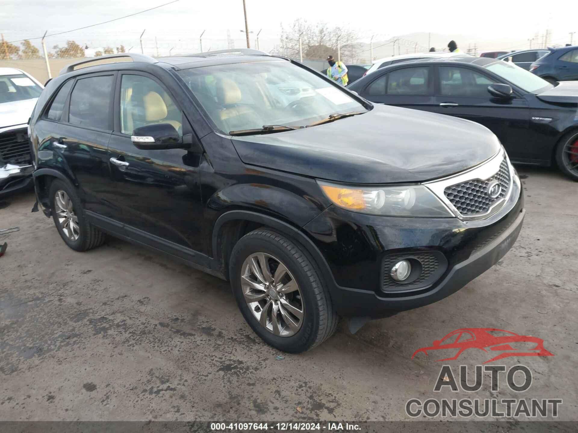 KIA SORENTO 2011 - 5XYKU4A23BG053440