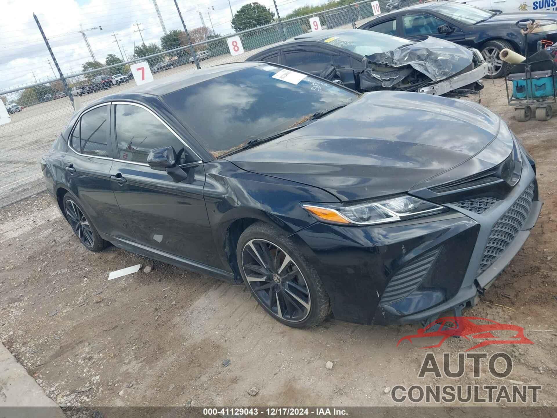 TOYOTA CAMRY 2018 - 4T1B11HK9JU544651