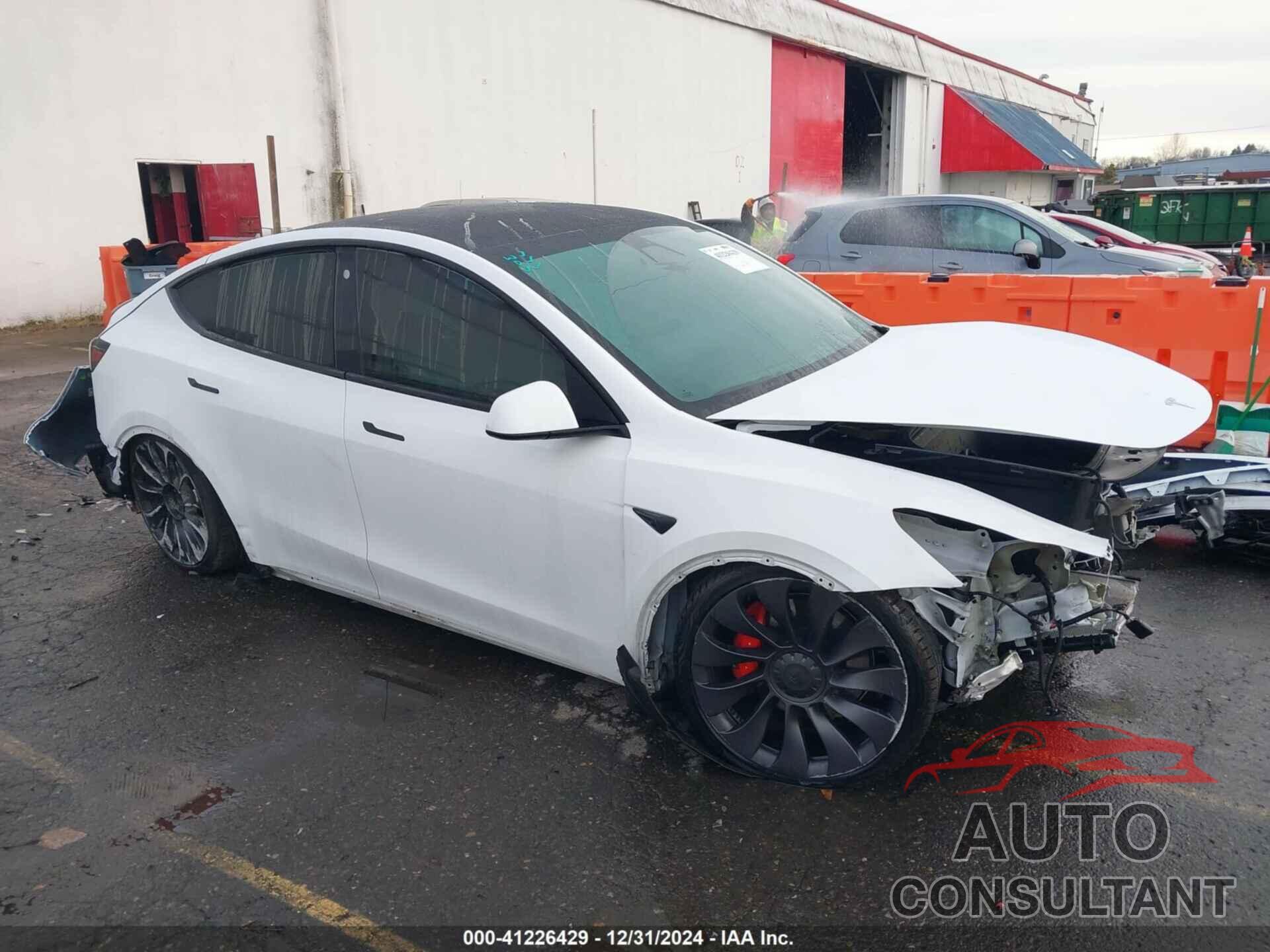 TESLA MODEL Y 2021 - 5YJYGDEF2MF133739
