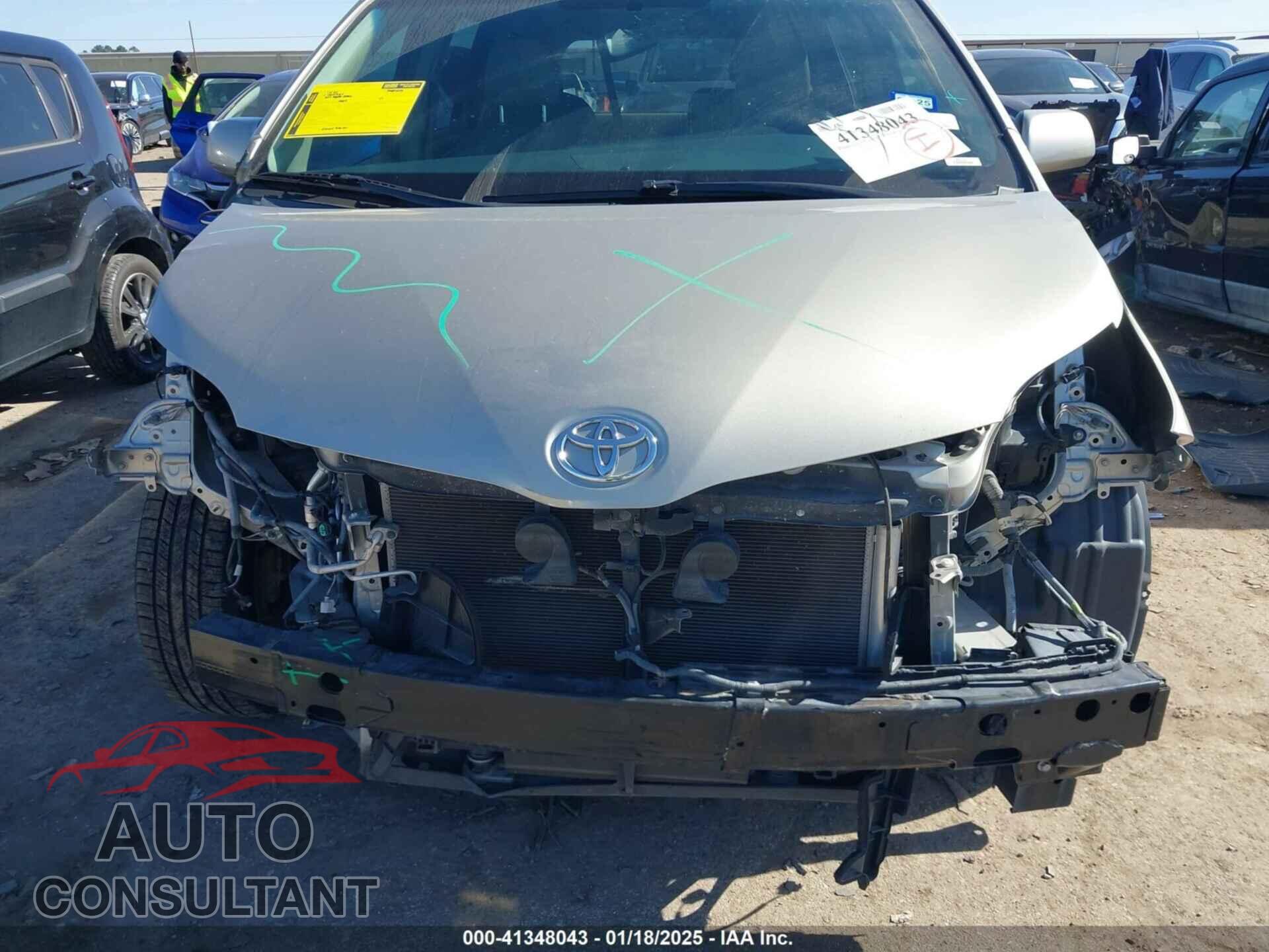 TOYOTA SIENNA 2017 - 5TDYZ3DC2HS800984