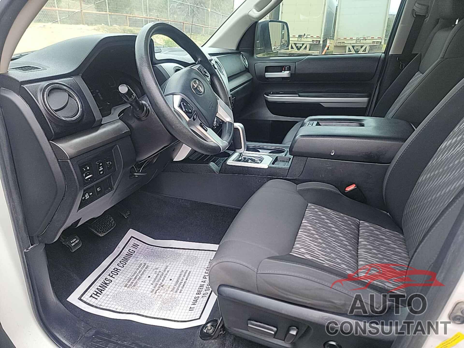 TOYOTA TUNDRA 2018 - 5TFUW5F19JX754214