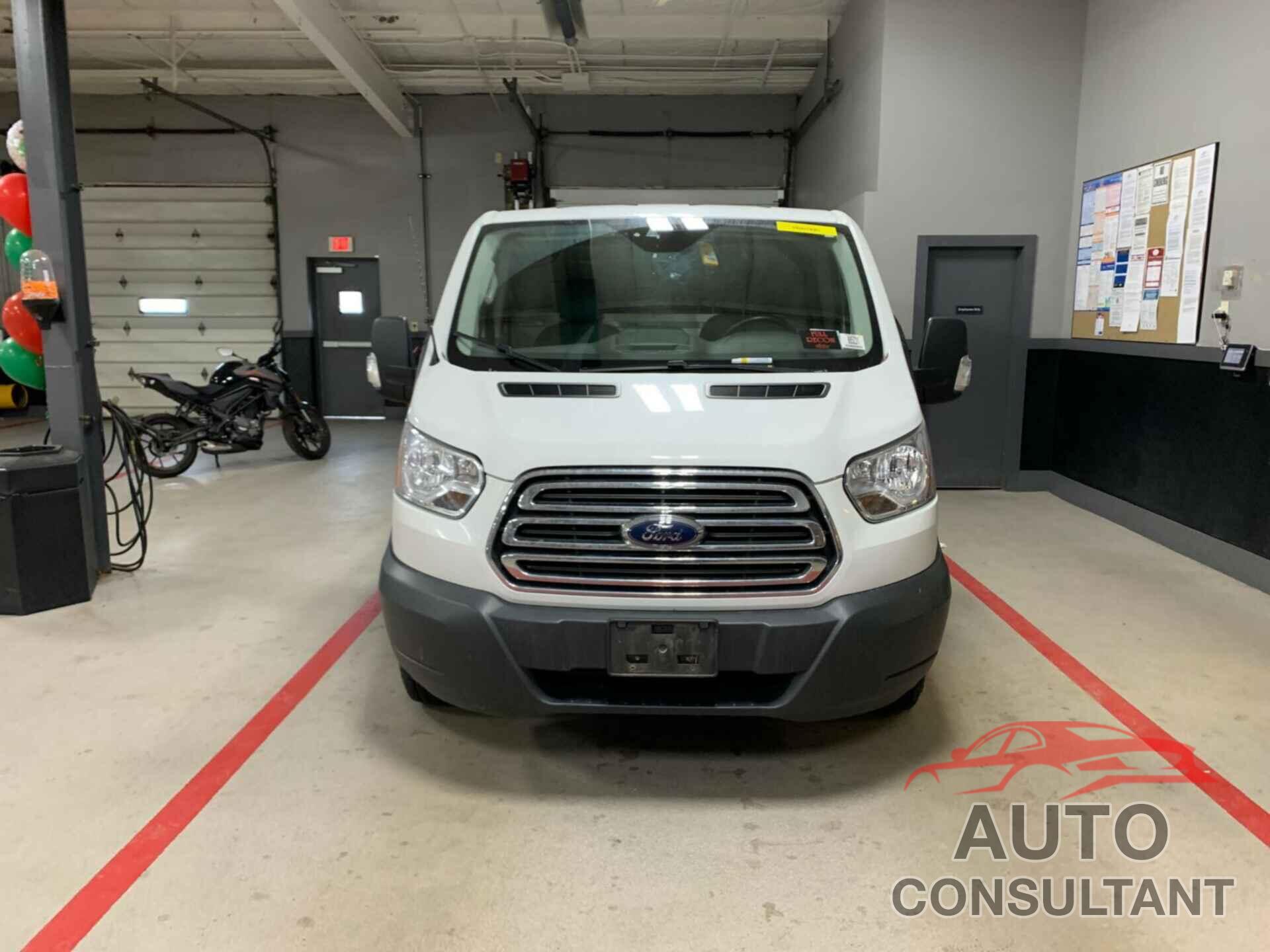 FORD TRANSIT-150 2018 - 1FTYE1YM0JKA26556