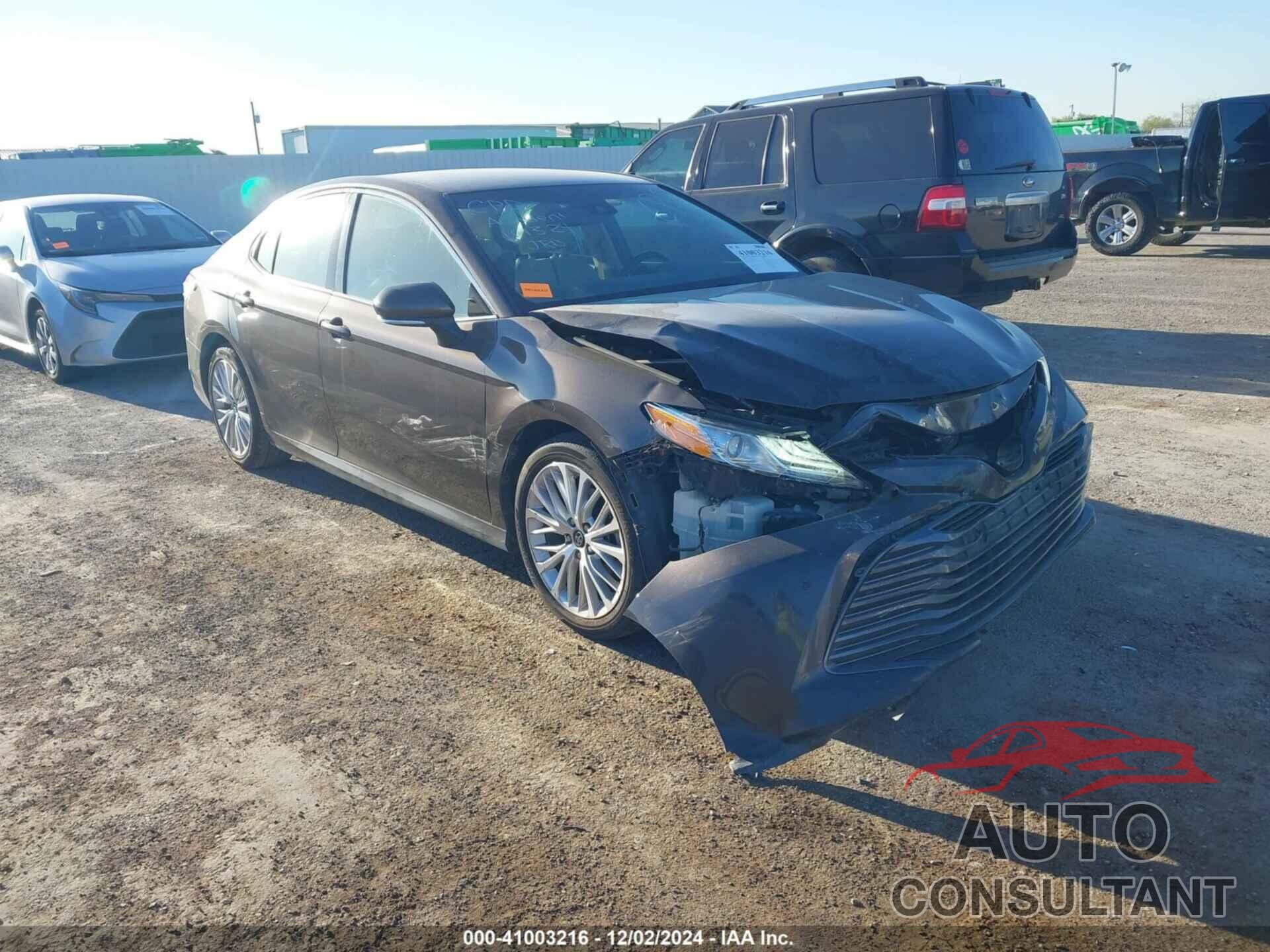 TOYOTA CAMRY 2018 - 4T1B11HK0JU128942