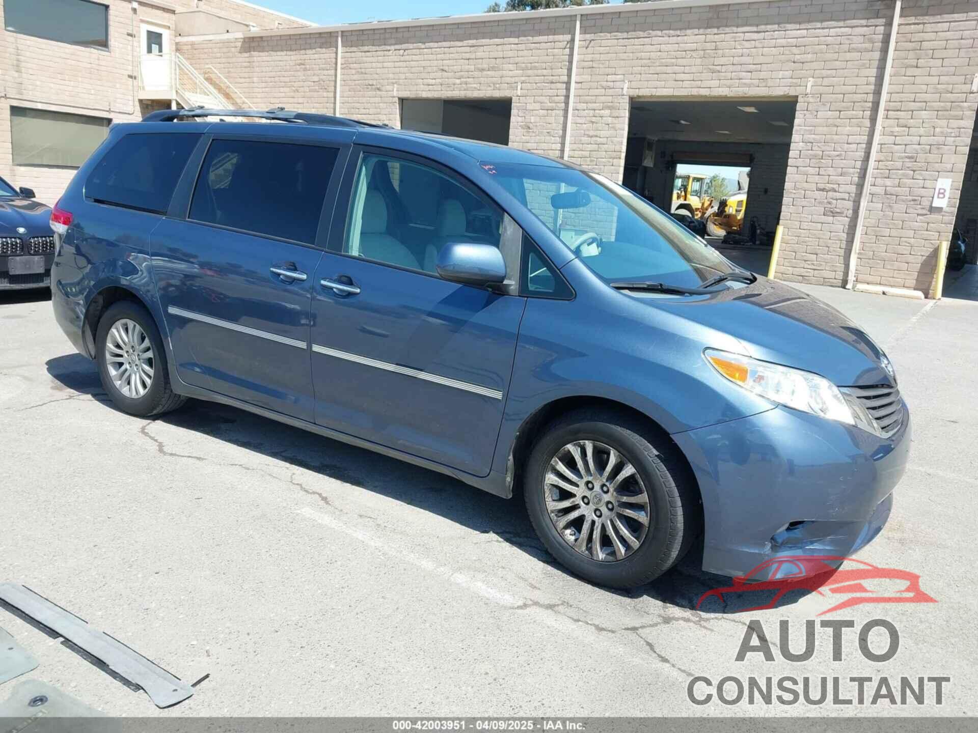 TOYOTA SIENNA 2014 - 5TDYK3DC5ES447155