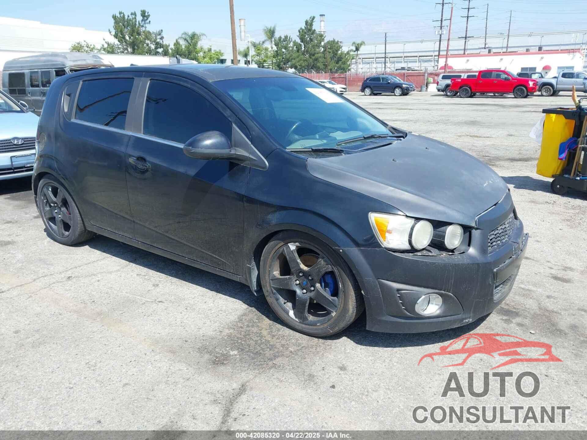 CHEVROLET SONIC 2012 - 1G1JE6SB5C4202488