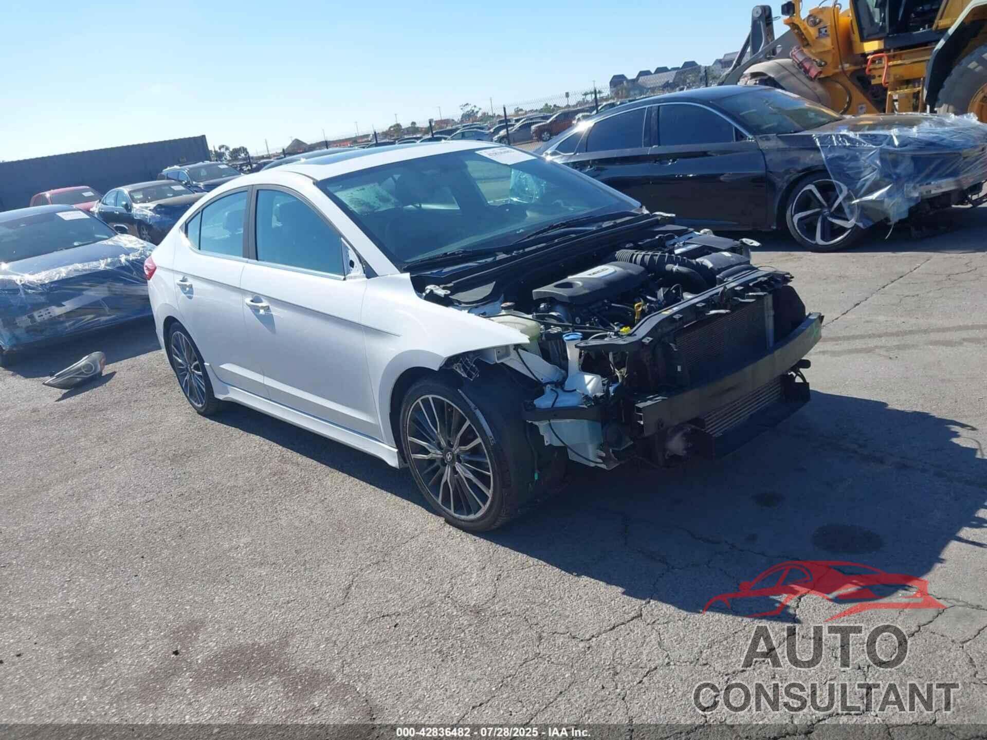 HYUNDAI ELANTRA 2018 - KMHD04LB6JU564554