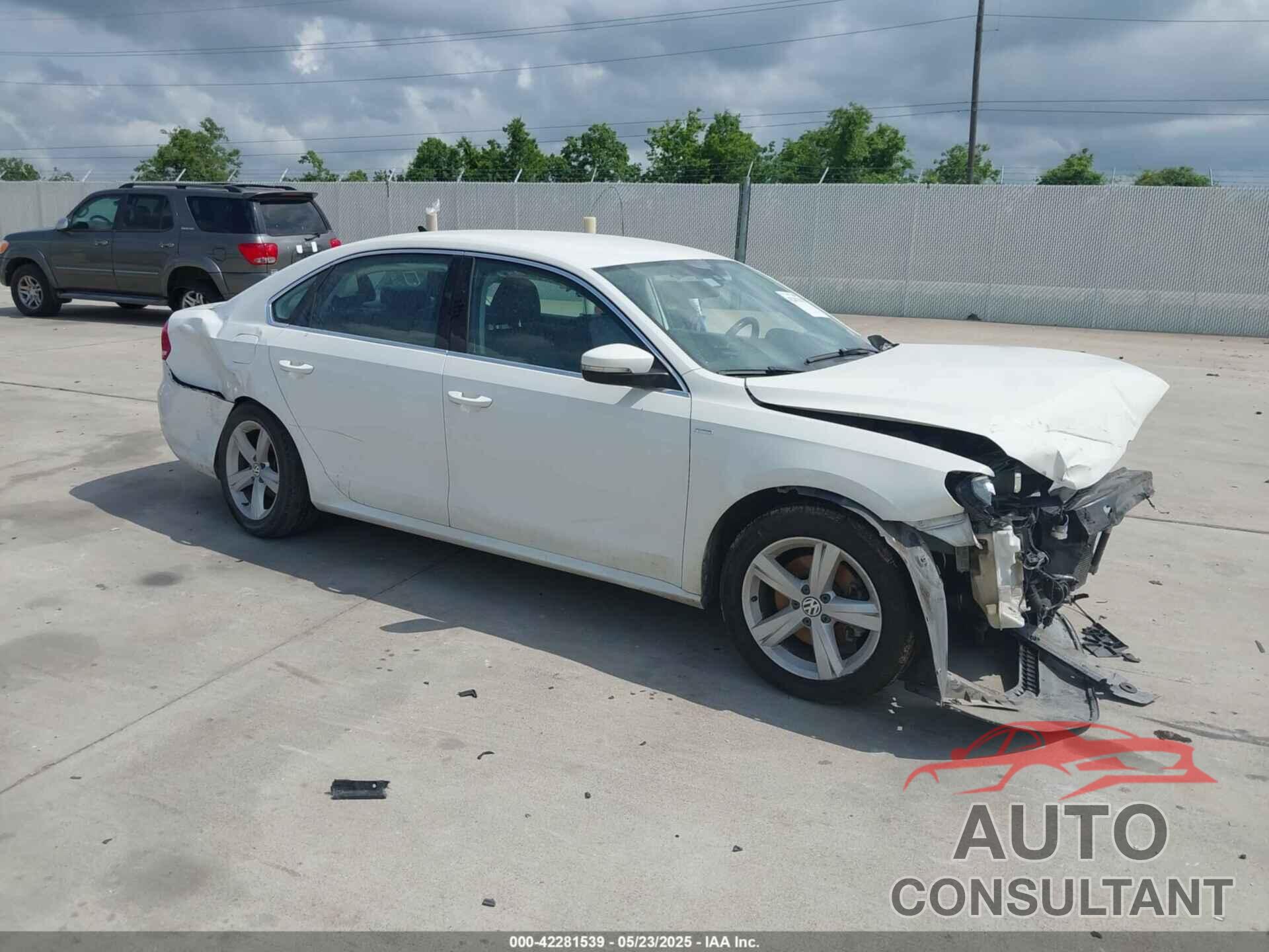VOLKSWAGEN PASSAT 2014 - 1VWAT7A33EC038693