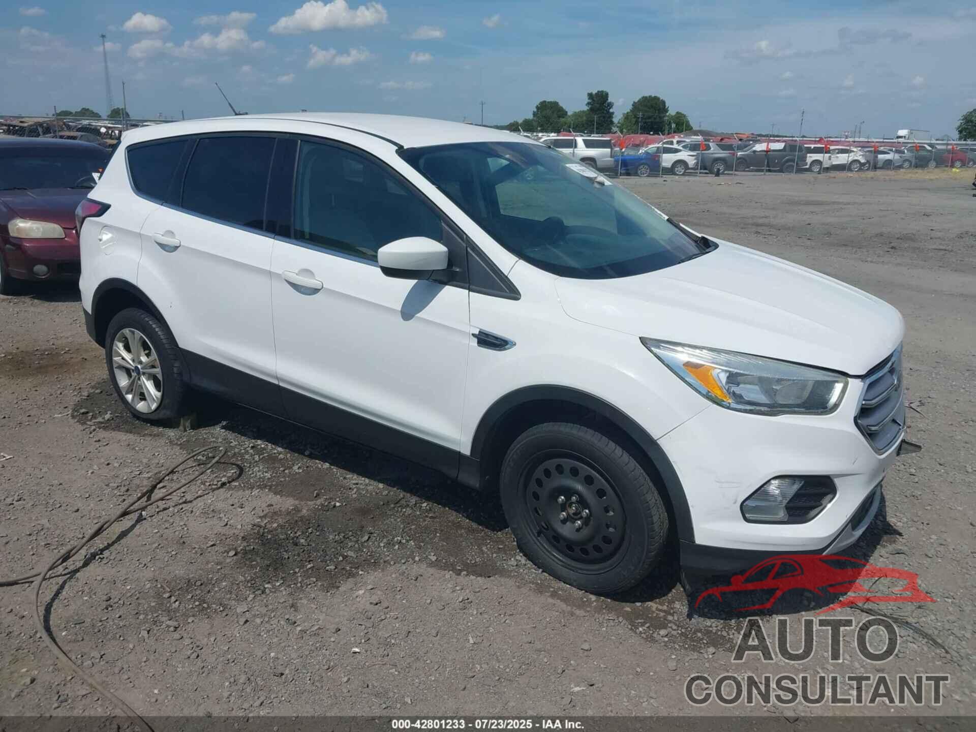 FORD ESCAPE 2017 - 1FMCU0GD8HUE12791