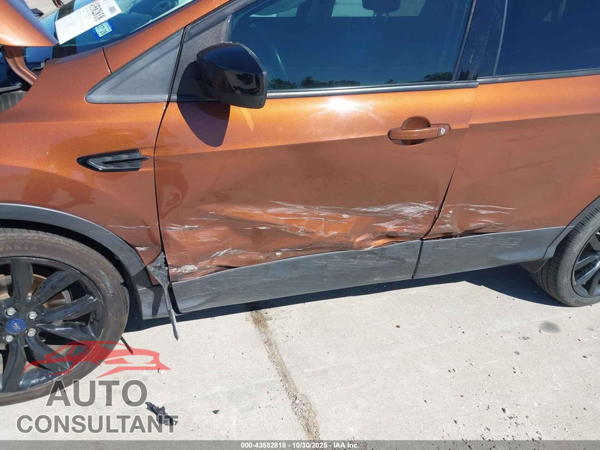 FORD ESCAPE 2017 - 1FMCU0GD6HUB02011