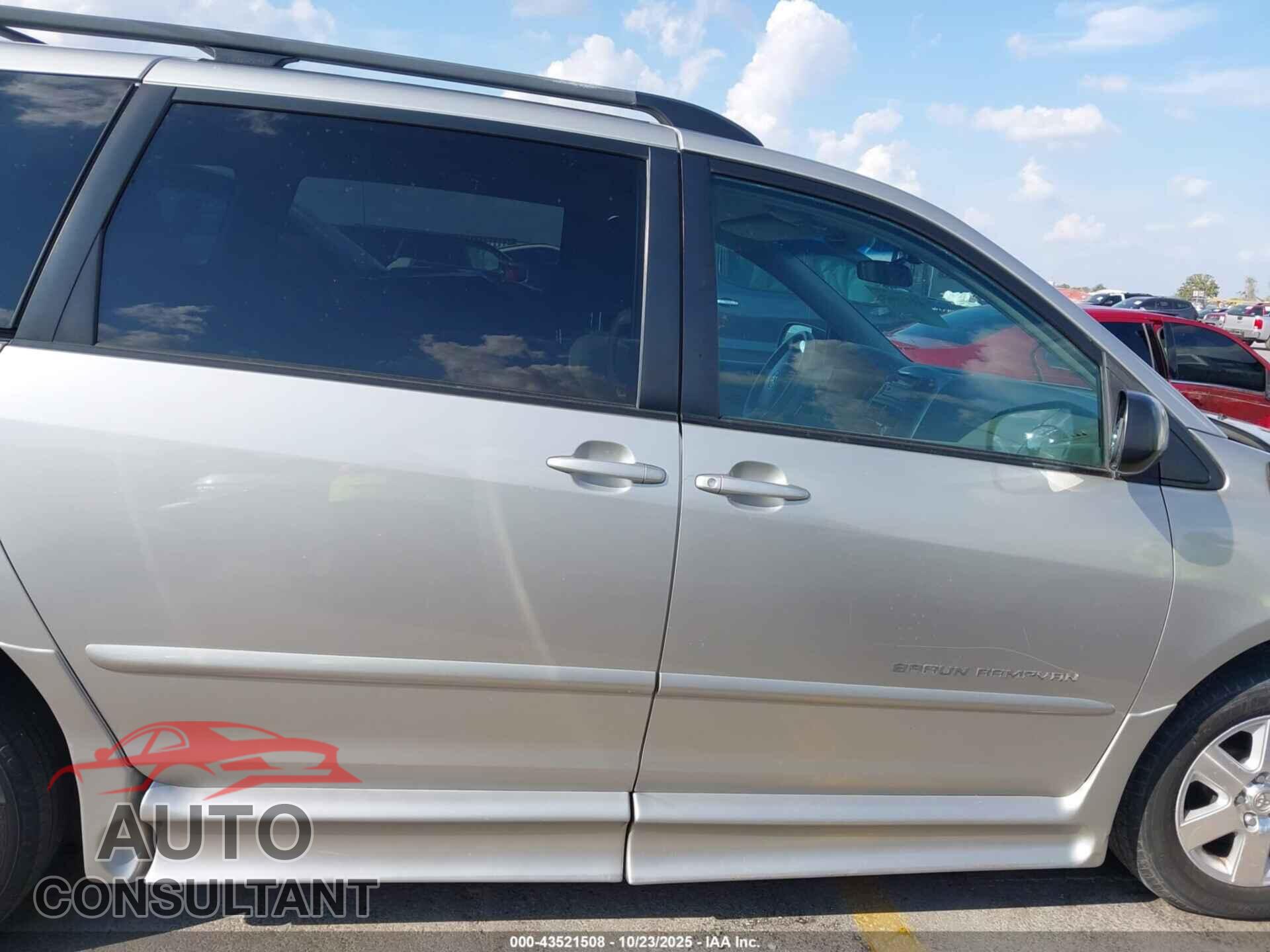 TOYOTA SIENNA 2010 - 5TDKK4CC9AS333473