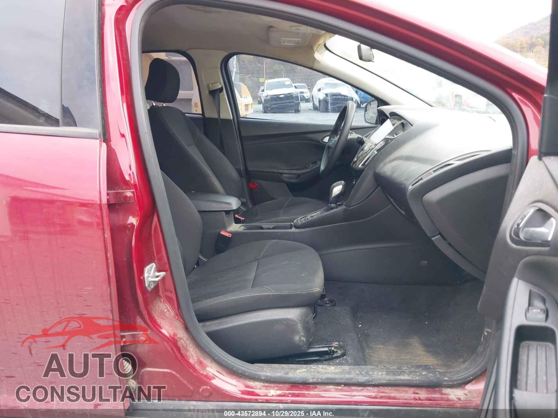 FORD FOCUS 2017 - 1FADP3F20HL201744