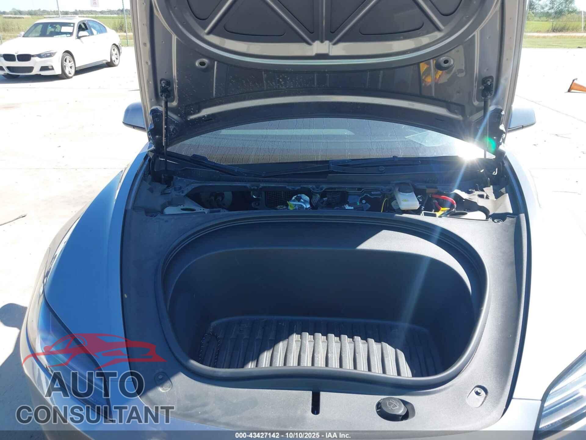 TESLA MODEL 3 2024 - 5YJ3E1EA5RF857449