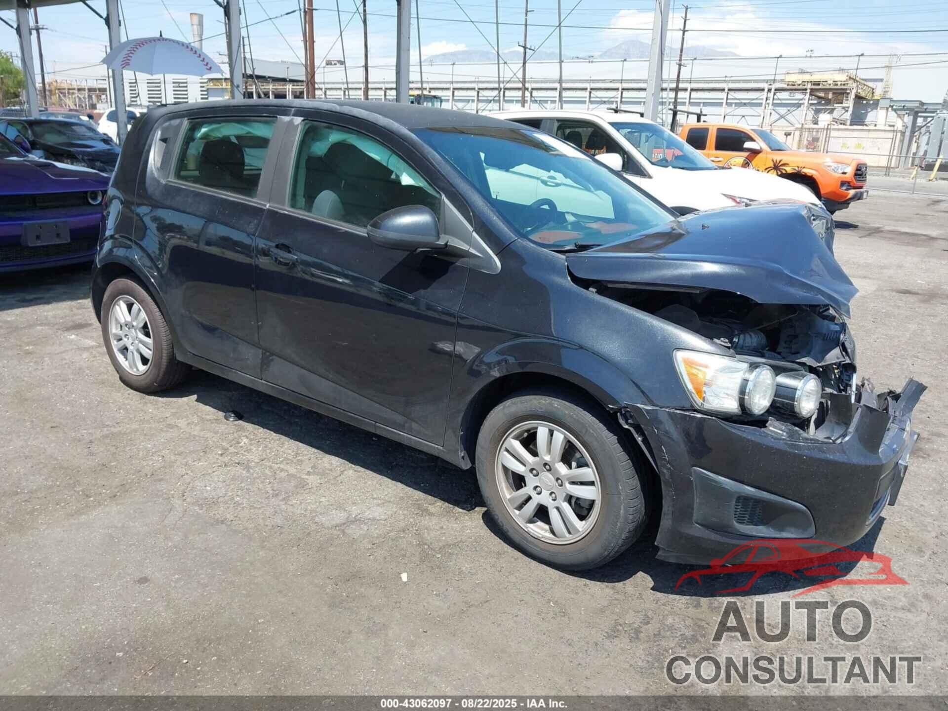 CHEVROLET SONIC 2013 - 1G1JC6SB6D4202765