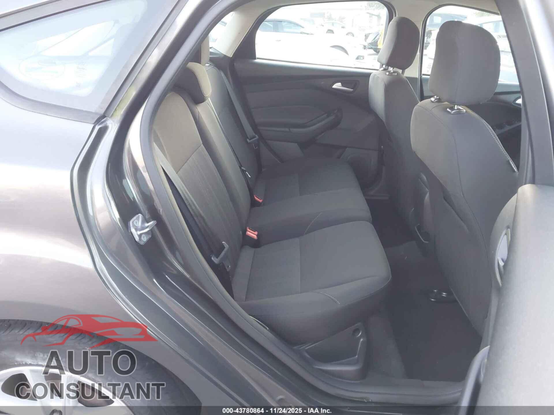 FORD FOCUS 2015 - 1FADP3K24FL349236