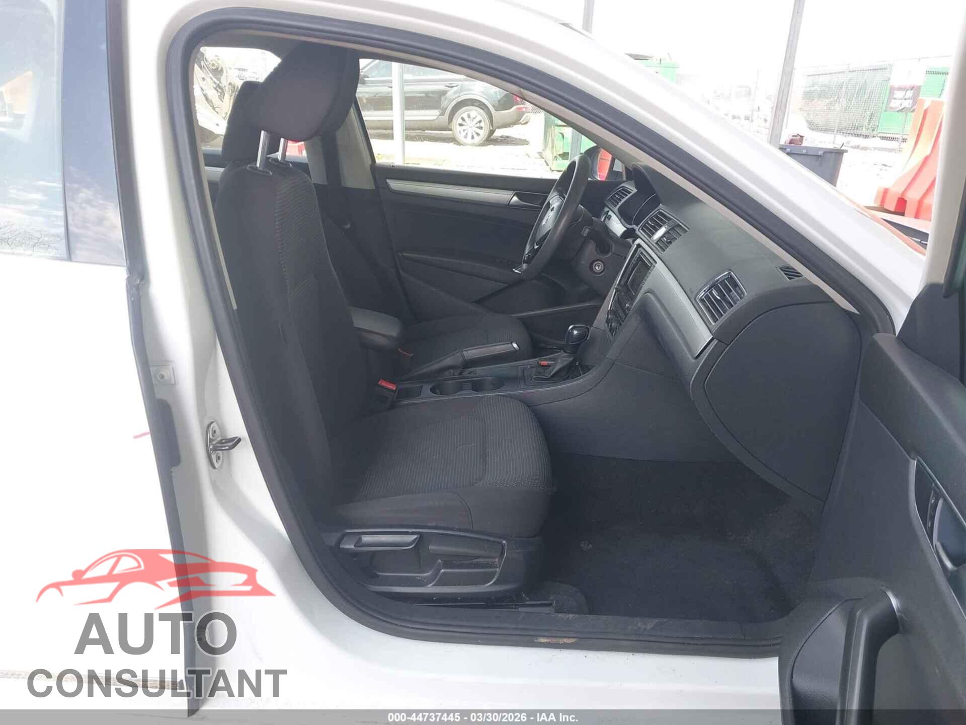 VOLKSWAGEN PASSAT 2017 - 1VWAT7A33HC025687