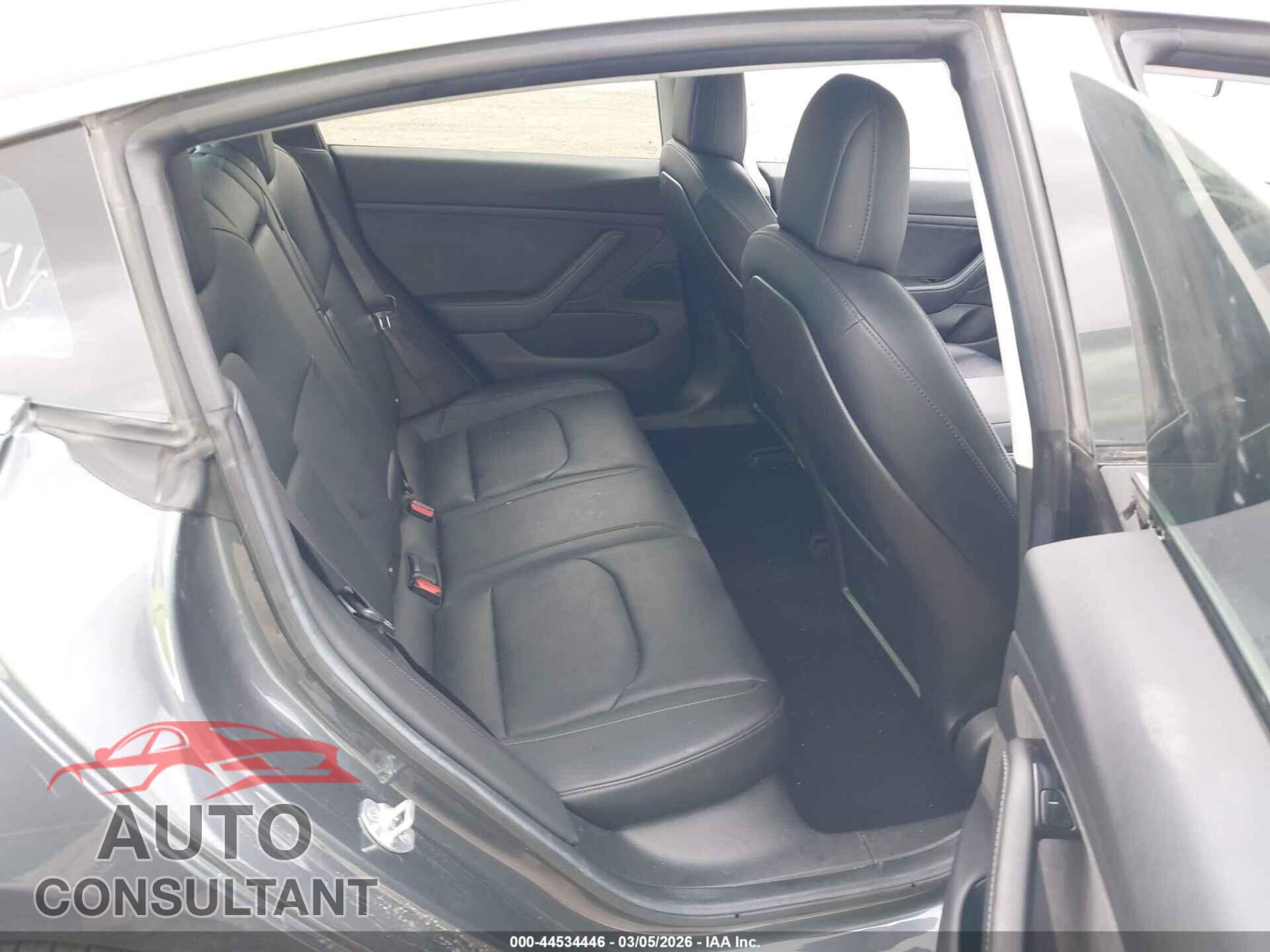 TESLA MODEL 3 2018 - 5YJ3E1EA7JF009562