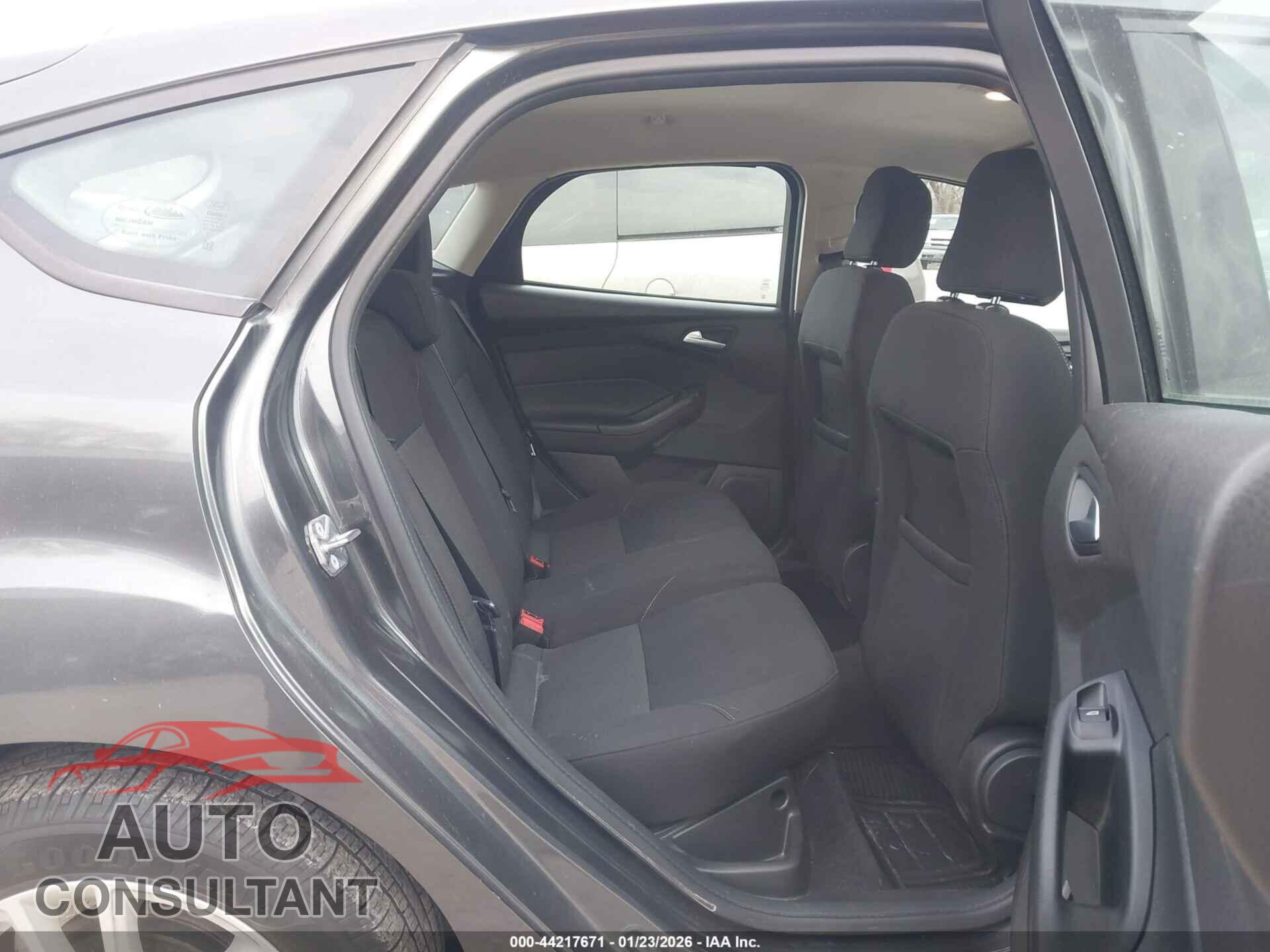 FORD FOCUS 2017 - 1FADP3K23HL295690