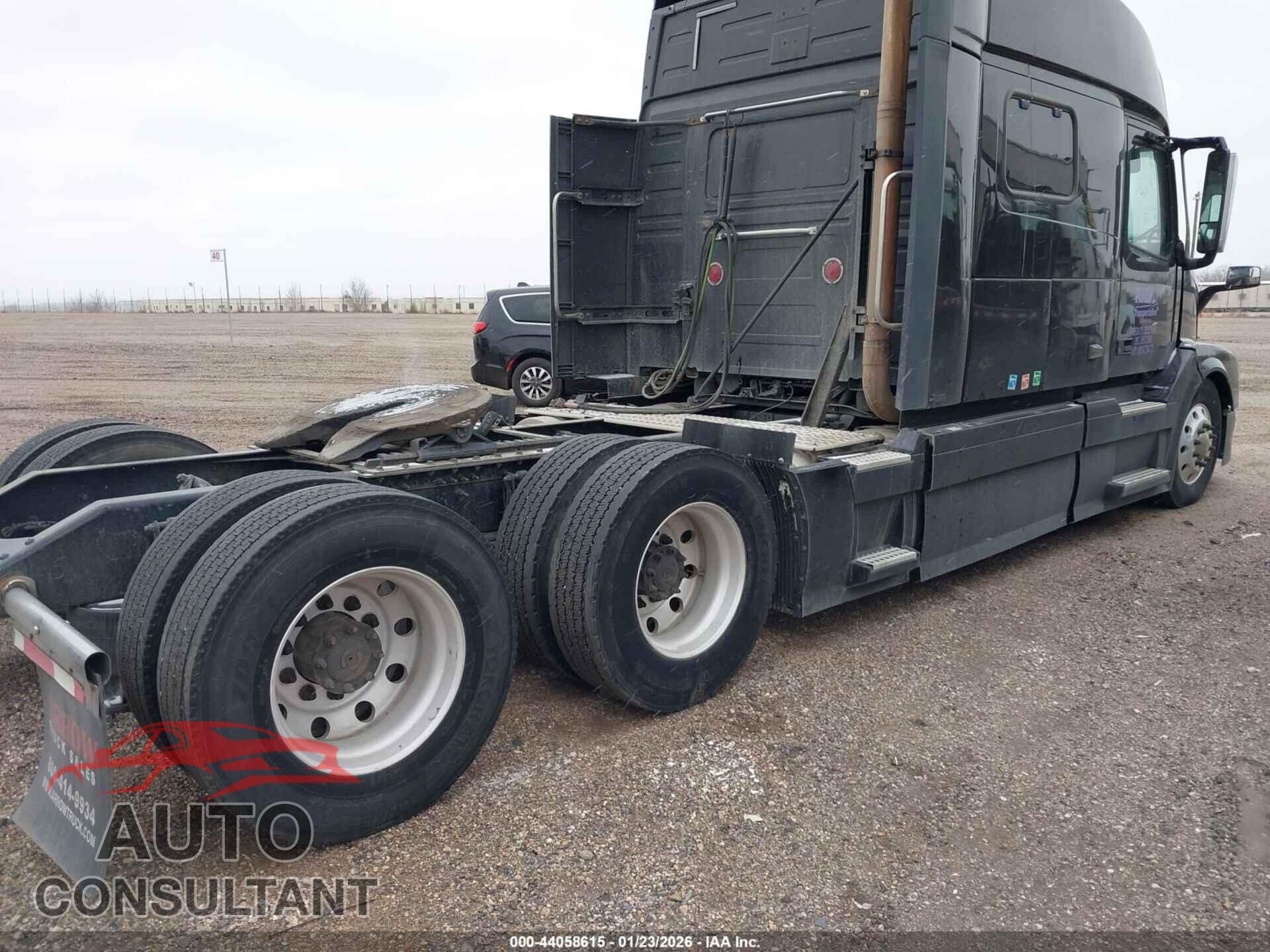 VOLVO VNL 2017 - 4V4NC9EH3HN973473