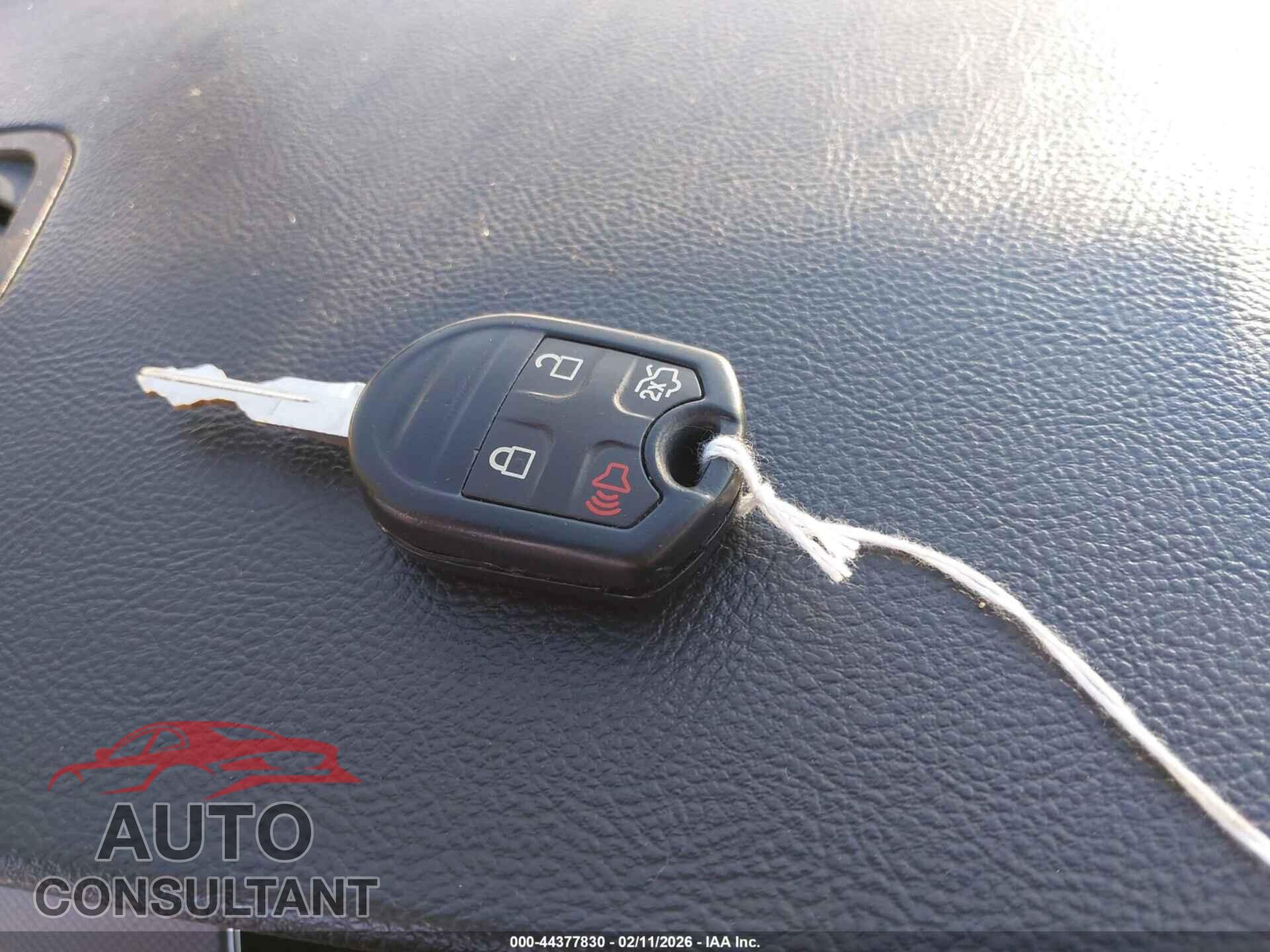 FORD TAURUS 2015 - 1FAHP2D88FG200544