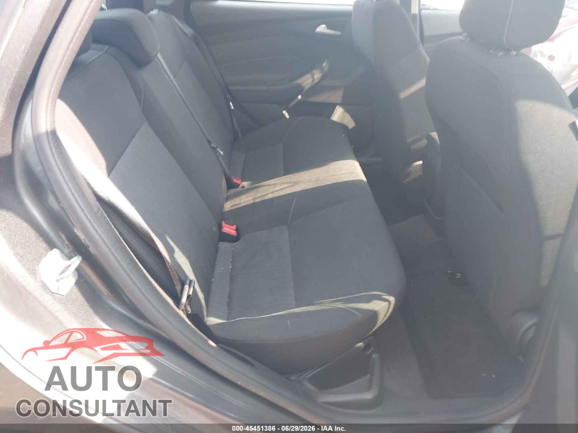 FORD FOCUS 2018 - 1FADP3H27JL283779