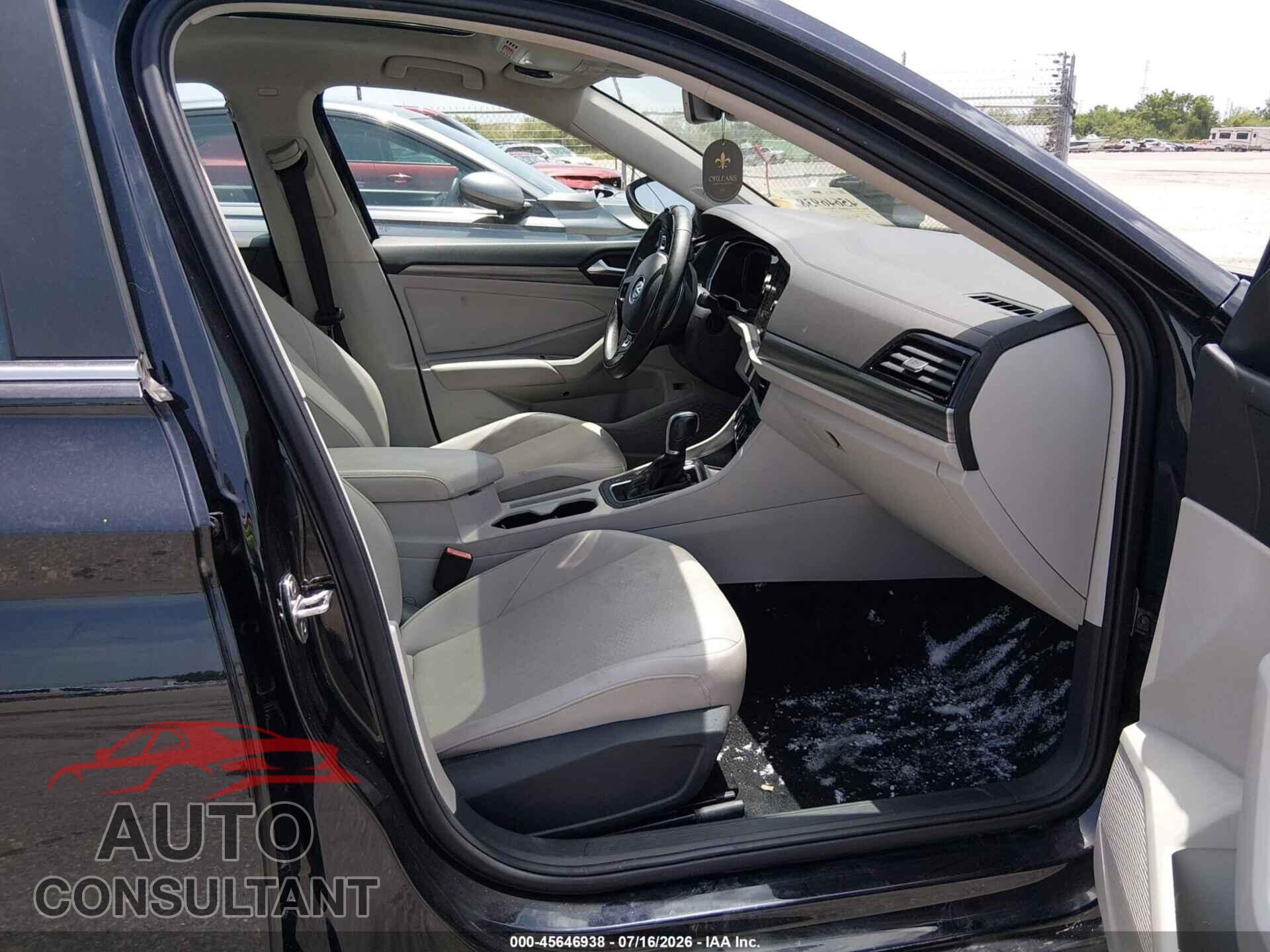 VOLKSWAGEN JETTA 2019 - 3VWEB7BU4KM243476