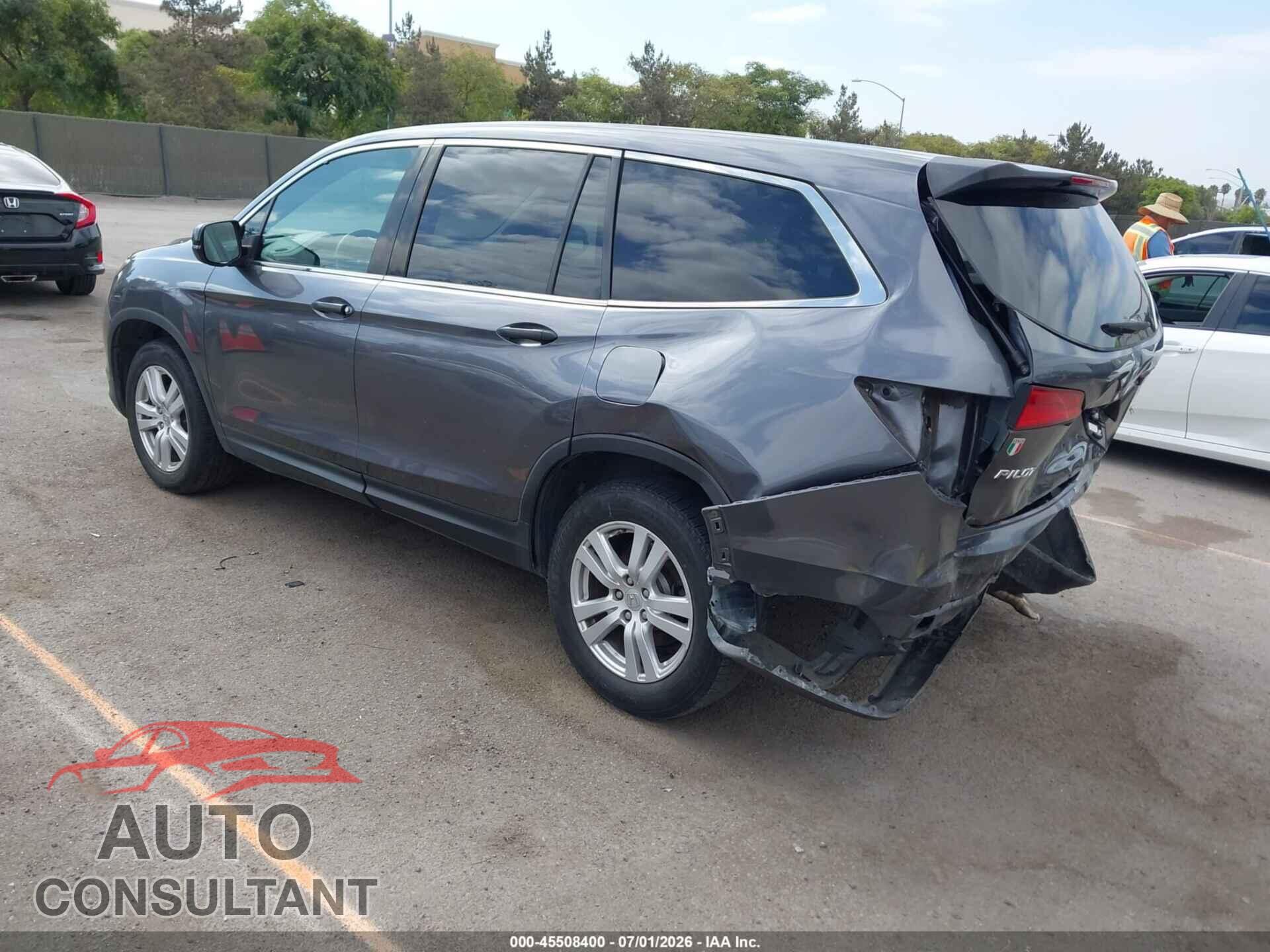 HONDA PILOT 2017 - 5FNYF5H11HB019262