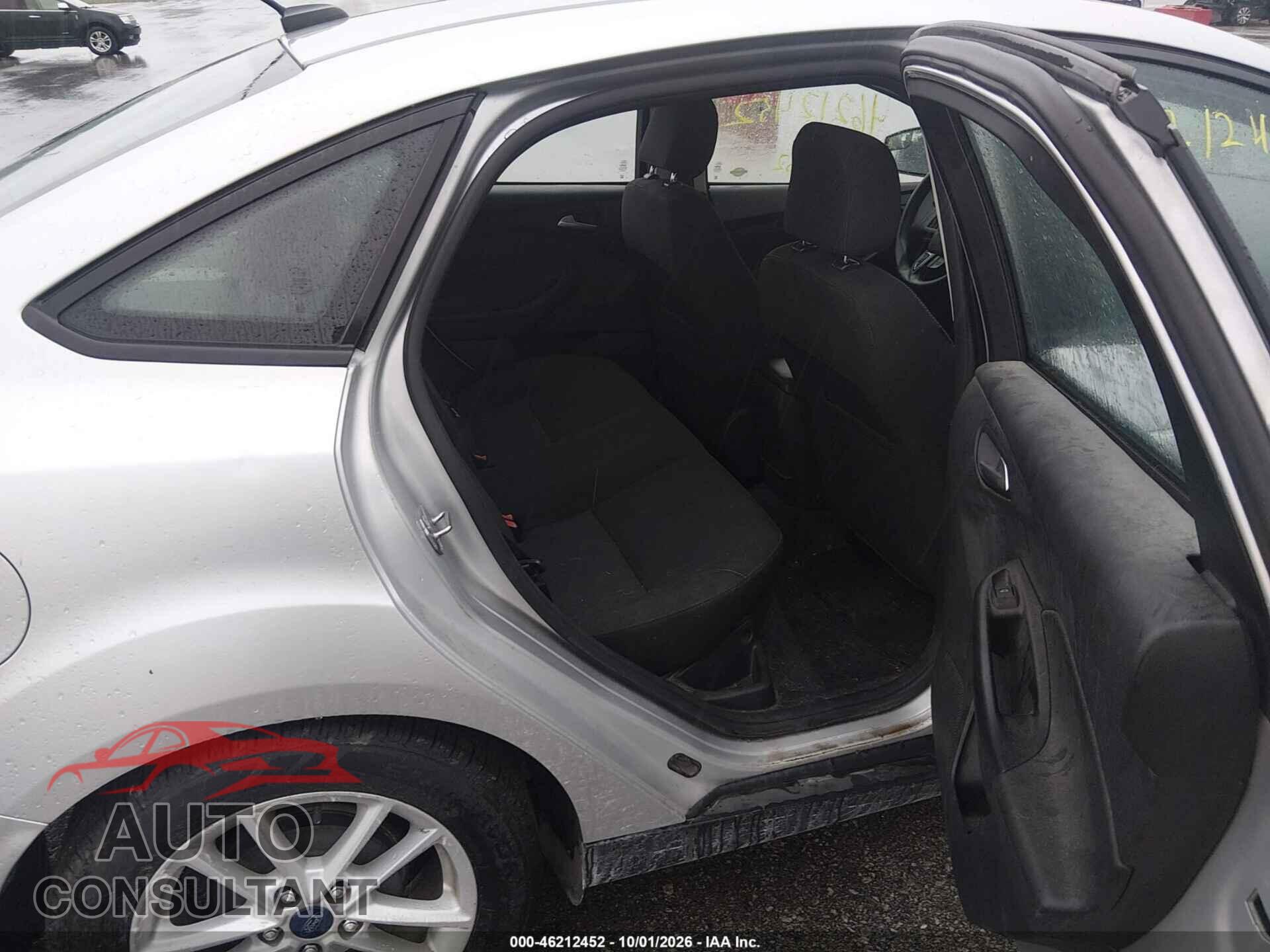 FORD FOCUS 2015 - 1FADP3F28FL204436