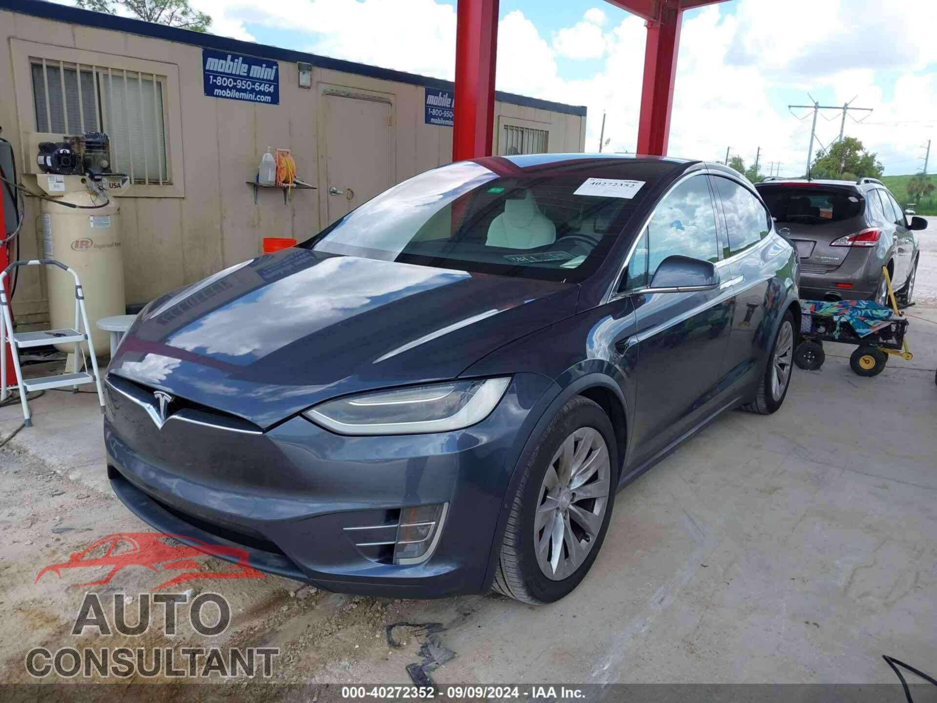 TESLA MODEL X 2017 - 5YJXCBE2XHF043771