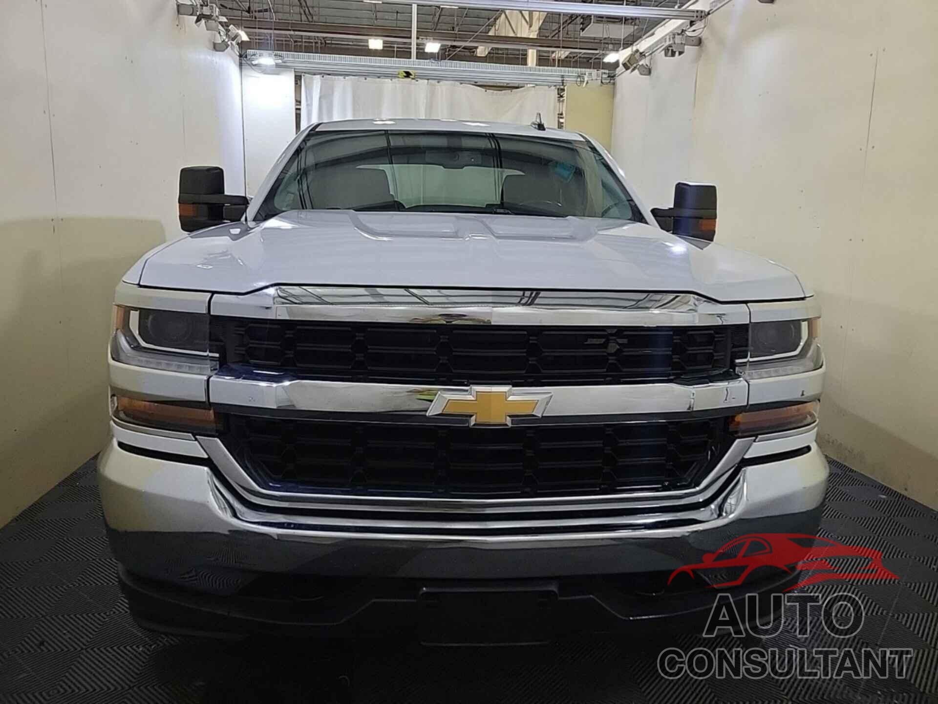 CHEVROLET SILVERADO 1500 2018 - 3GCUKREC9JG299665