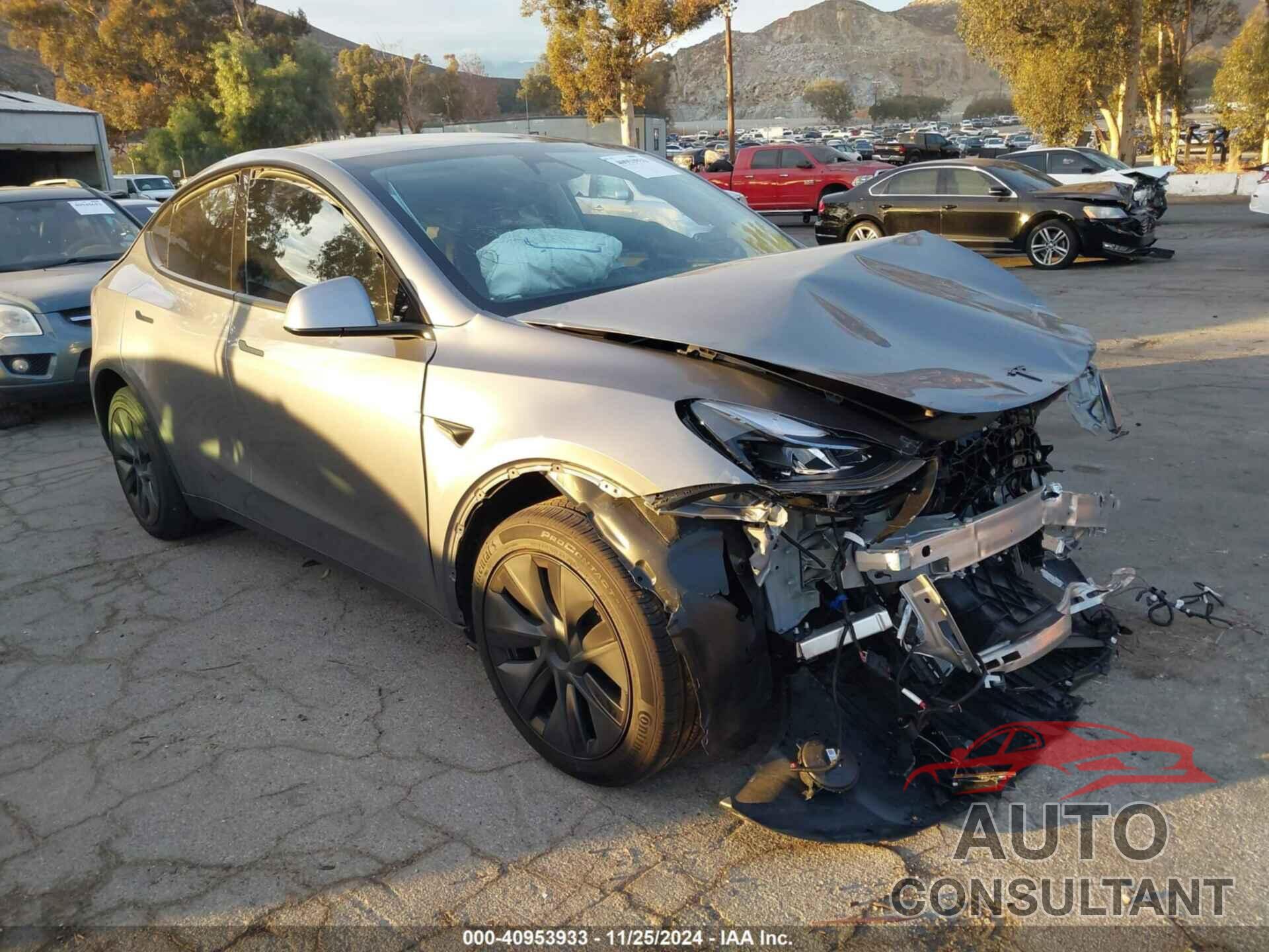 TESLA MODEL Y 2024 - 7SAYGDED5RF194821