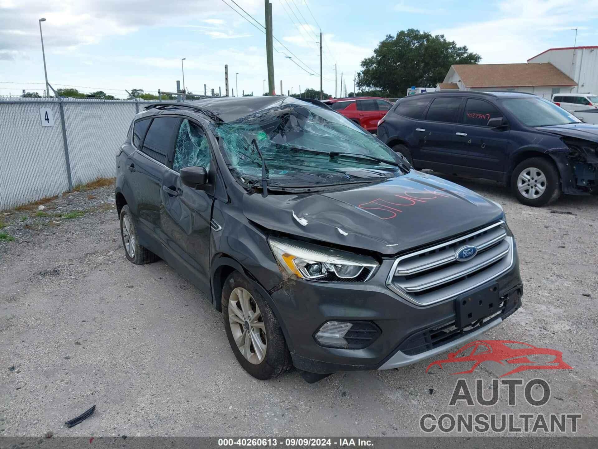 FORD ESCAPE 2017 - 1FMCU9G91HUD48657