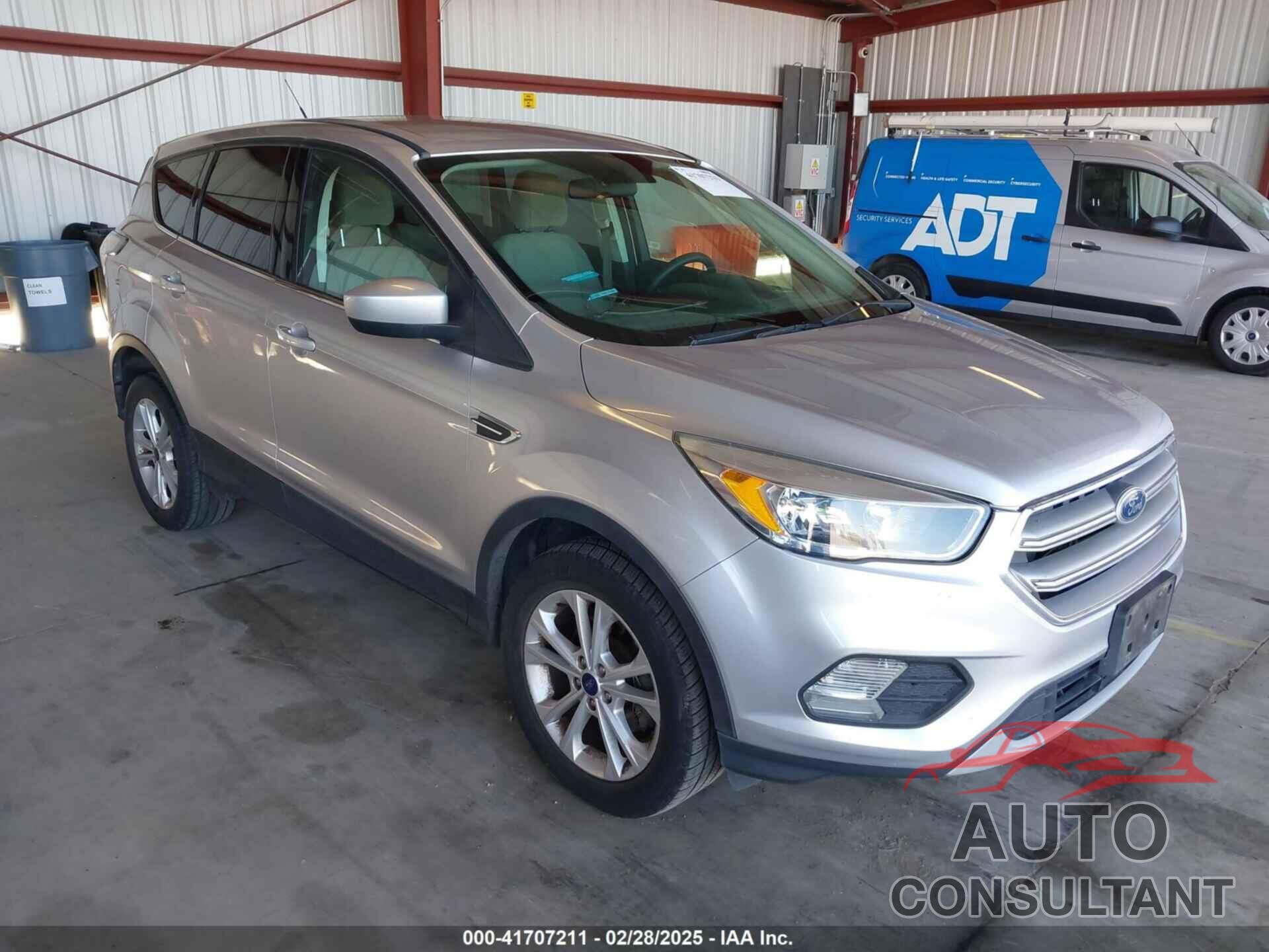 FORD ESCAPE 2017 - 1FMCU0GD4HUA54668