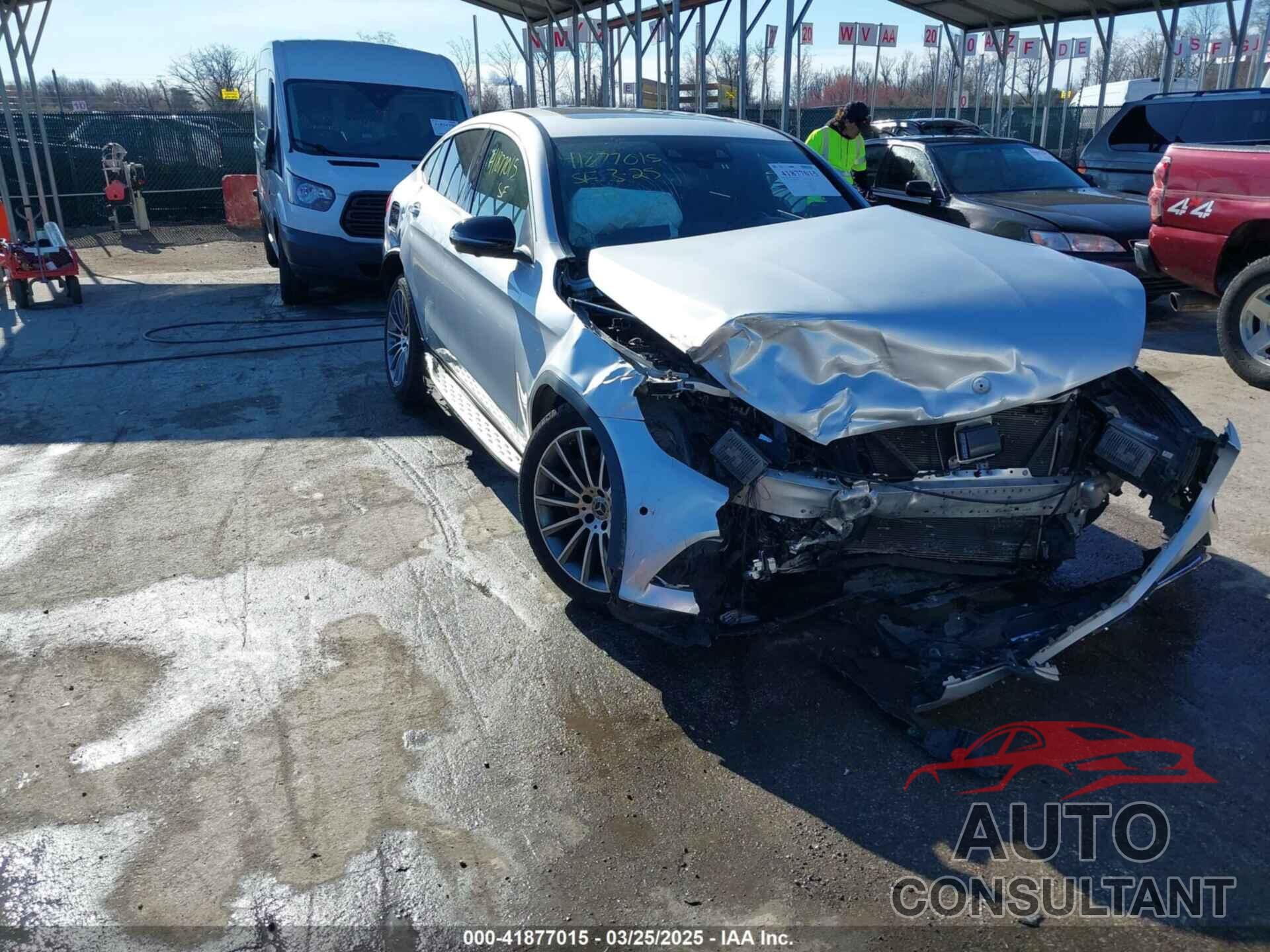 MERCEDES-BENZ GLC 300 COUPE 2018 - WDC0J4KB2JF295176