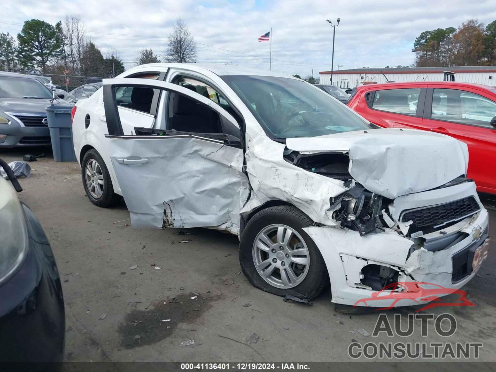 CHEVROLET SONIC 2013 - 1G1JC5SH5D4215893